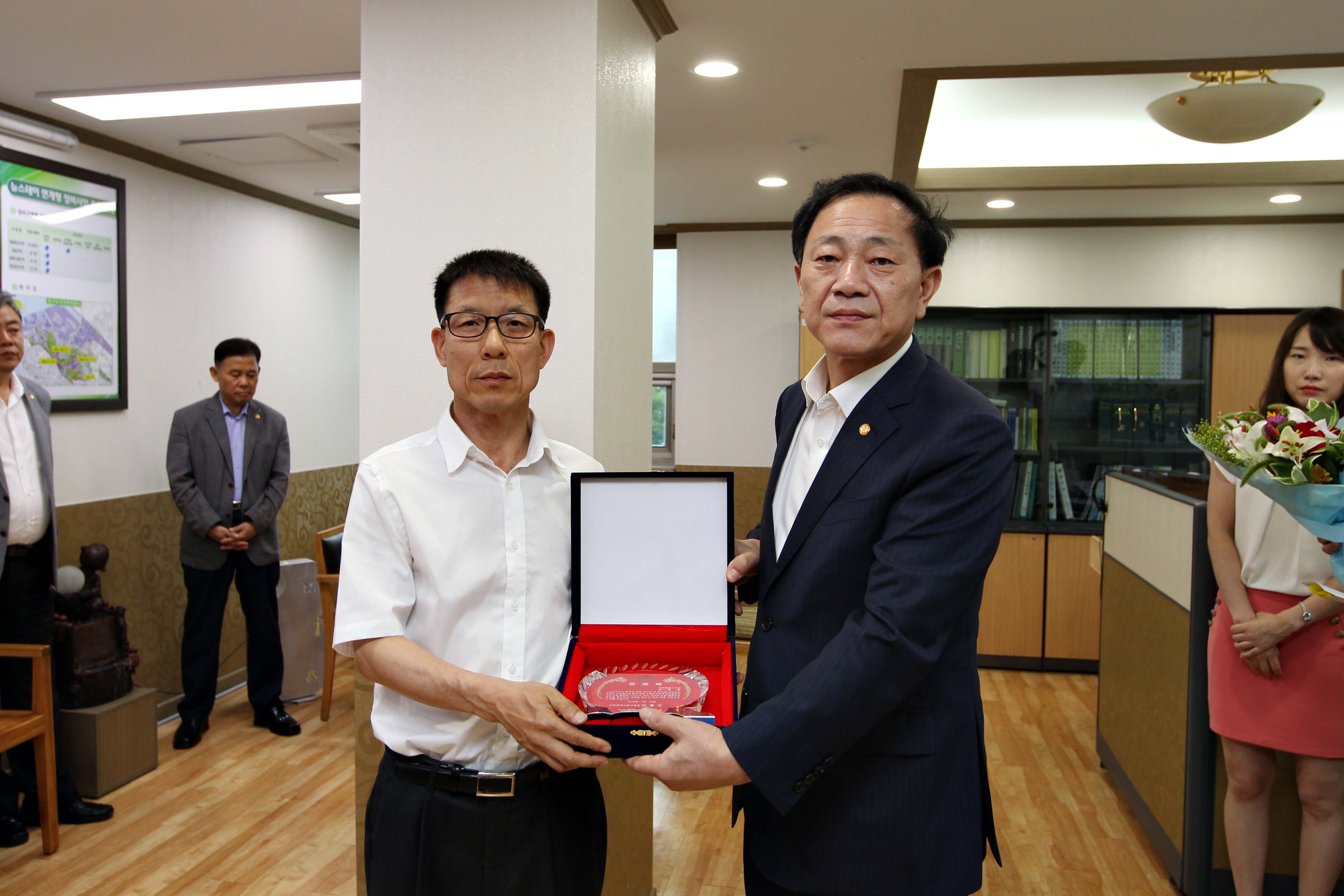 20160715_지방행정사무관_이상진_지방행정사무관_김준일_명예퇴임식2.jpg 이미지