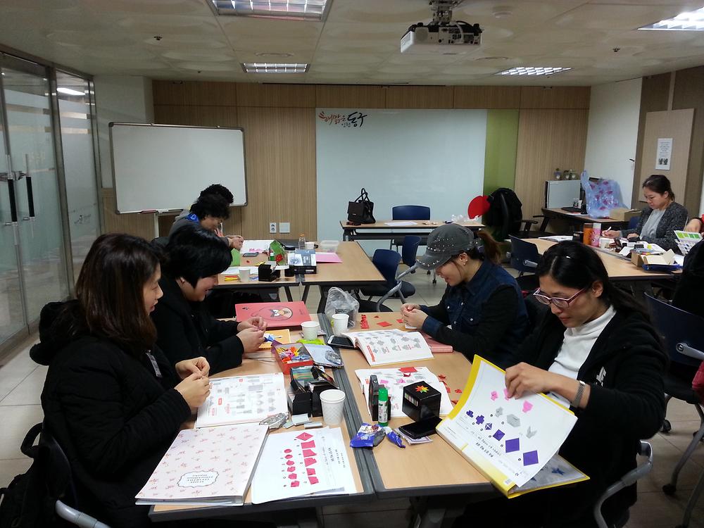 종이접기 초급과정 수업모습 사진