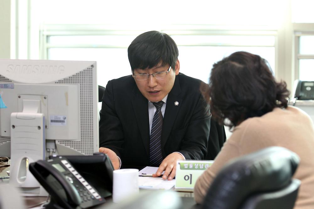 주민 무료법률 상담 실시 사진