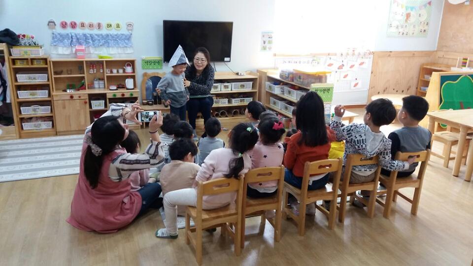 국공립 동산어린이집 동화구연 사진
