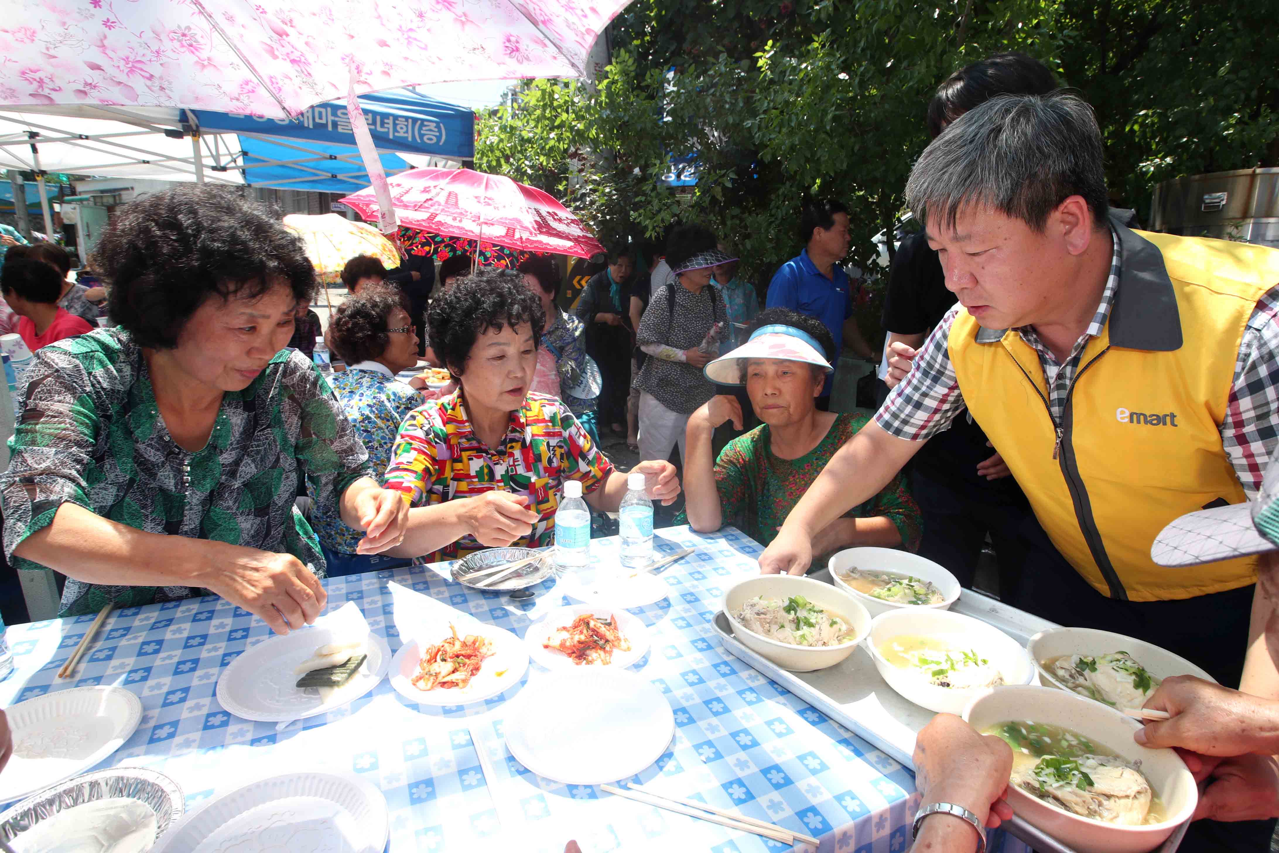 20180716_금창동_사랑의_삼계탕_나눔행사2.jpg 이미지