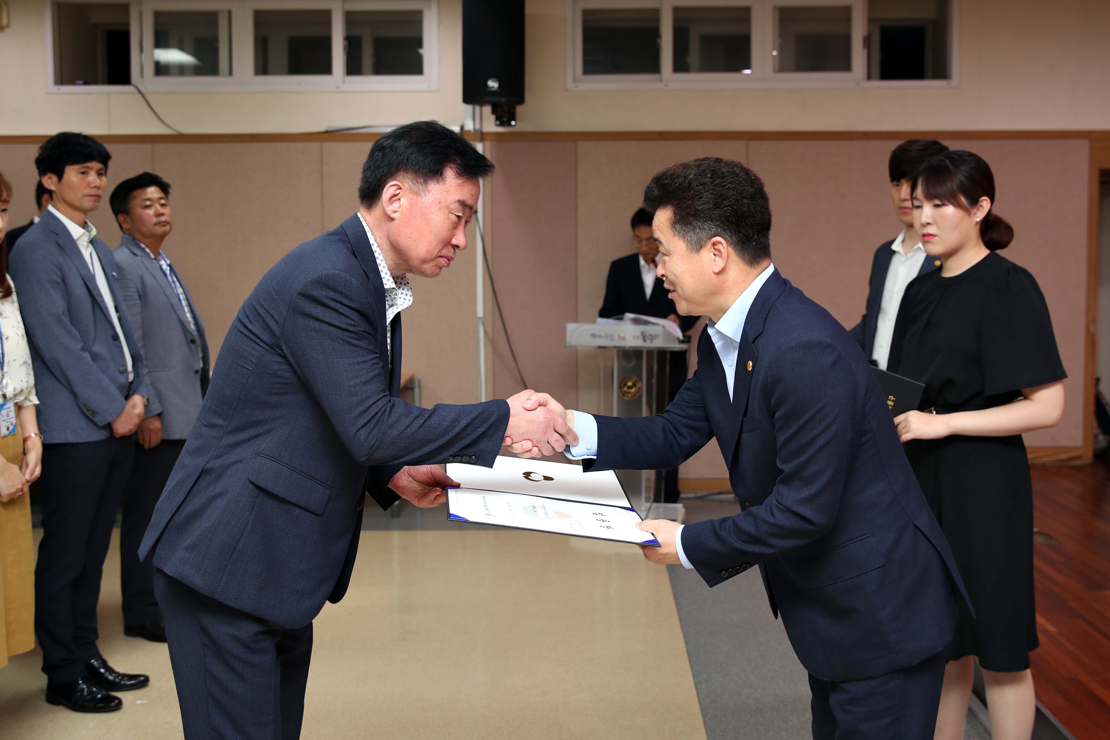 20180801_임용장_수여식8.jpg 이미지