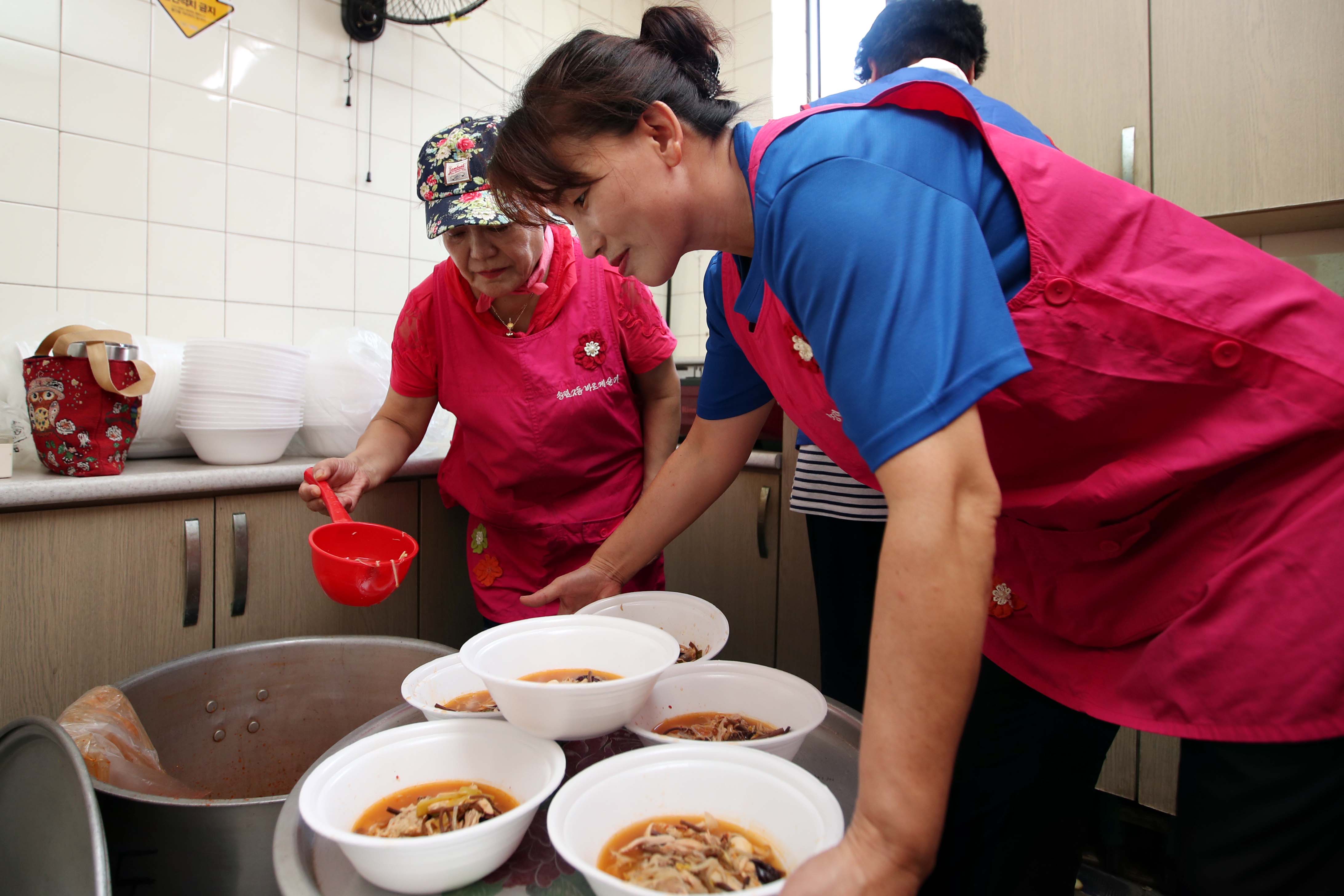 20180816_송림2동_효사랑나눔_경로잔치1.jpg 이미지