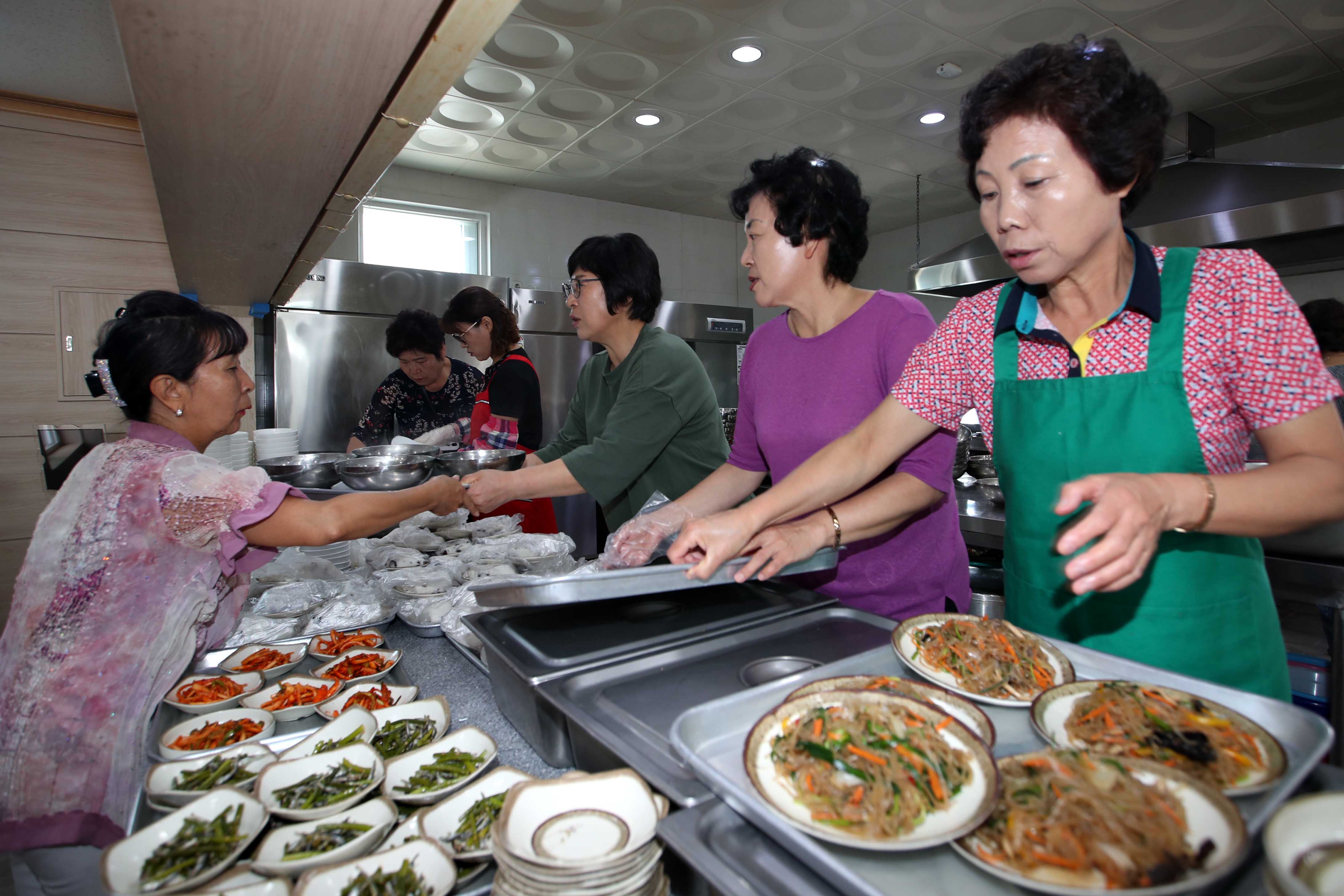 20180907_화수1화평동_새마을부녀회_경로잔치2.jpg 이미지