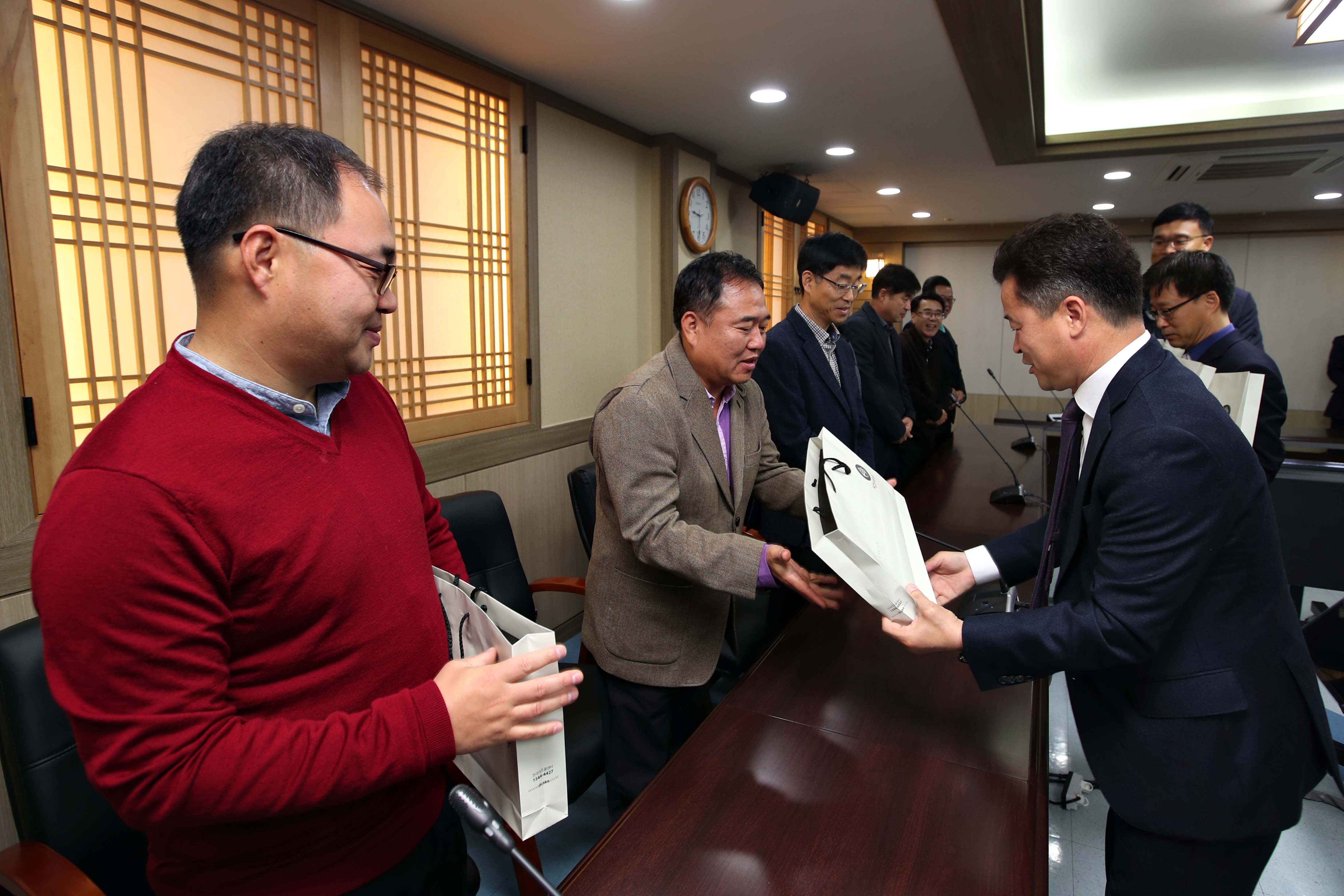20181114_직원_중_고3_수능생_부모_격려4.jpg 이미지
