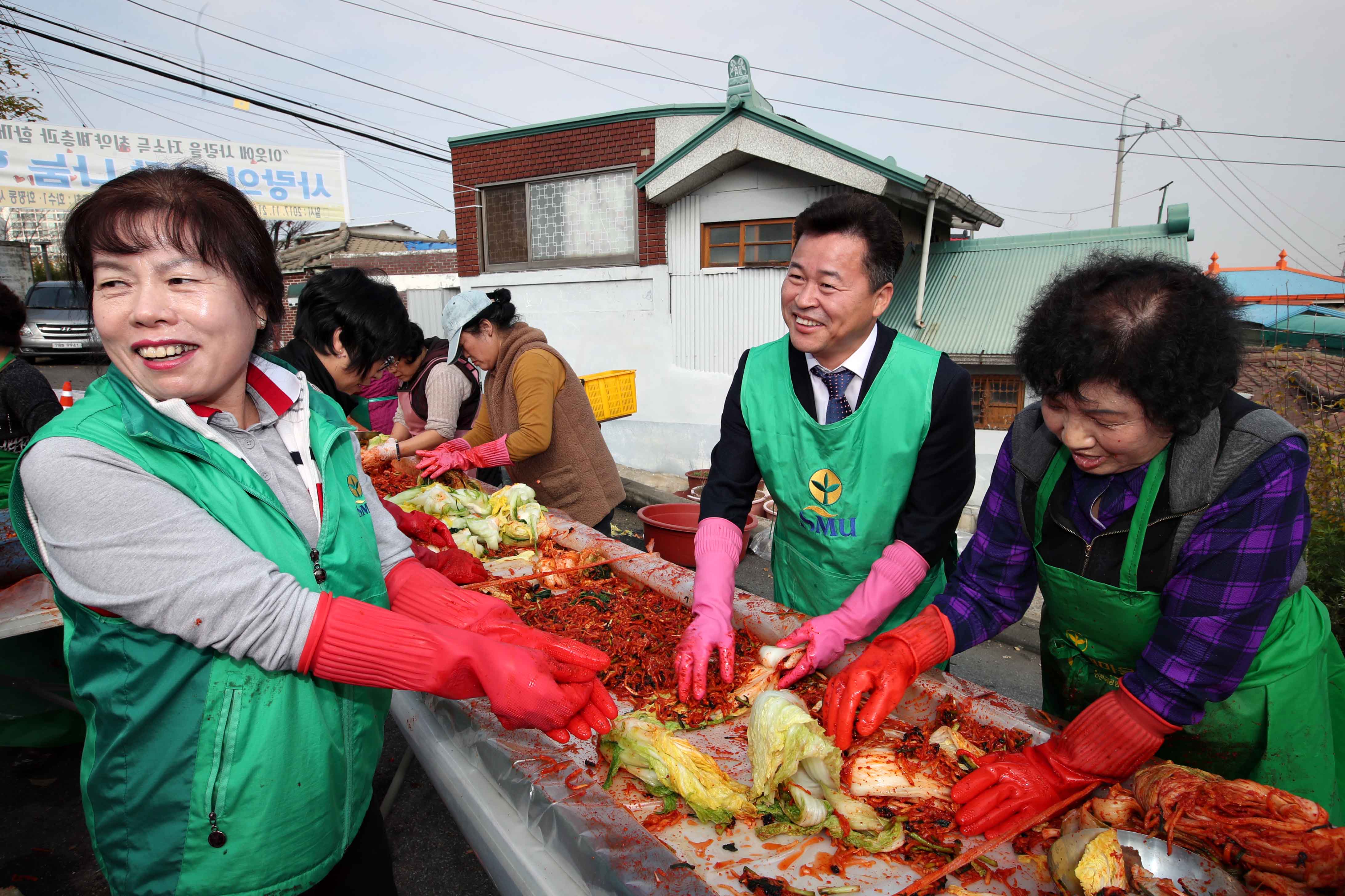 20181116_화수1화평동새마을부녀회_사랑의_김장_나눔_행사4.jpg 이미지