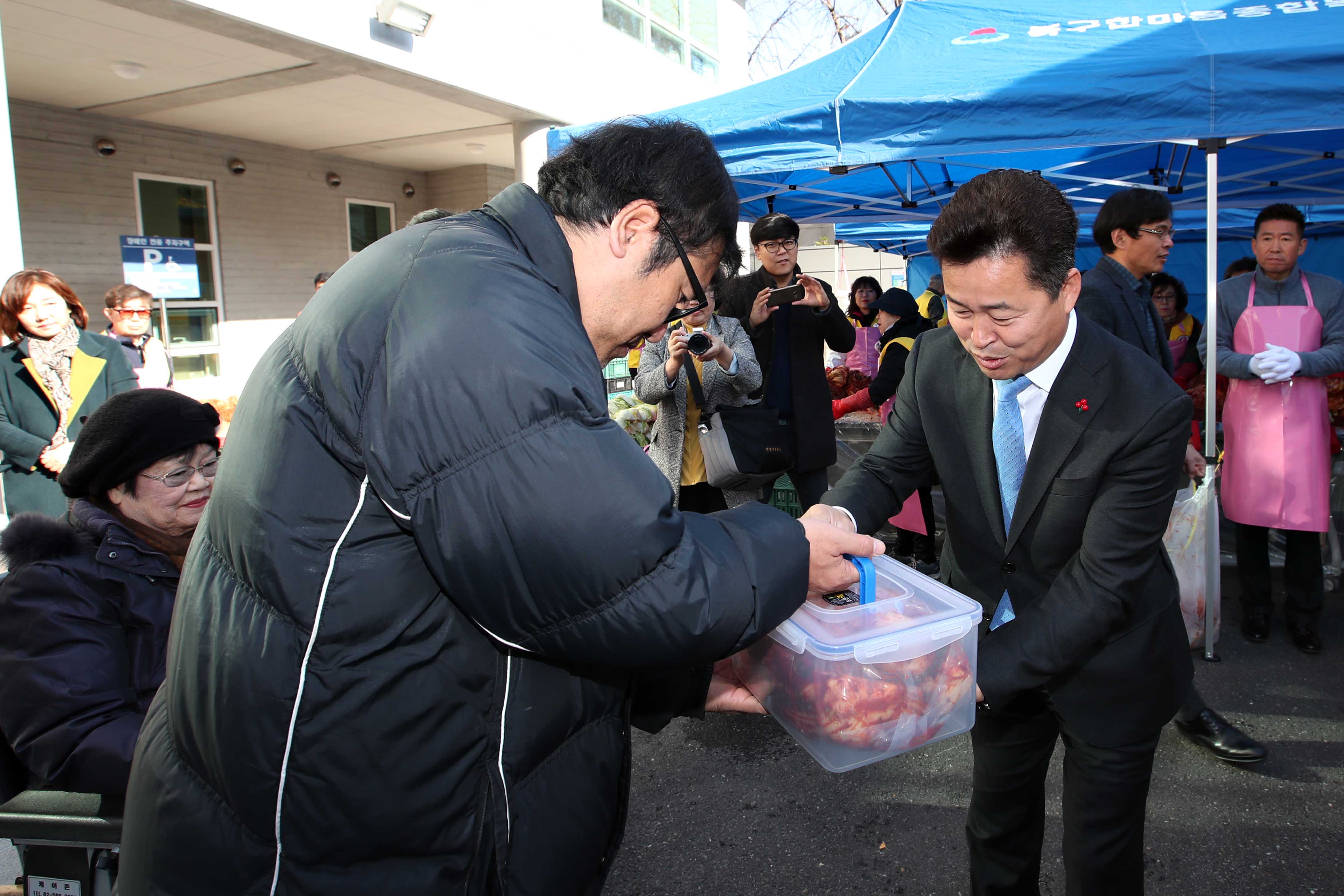 20181122_대한적십자사_사랑의_김장김치_나눔3.jpg 이미지