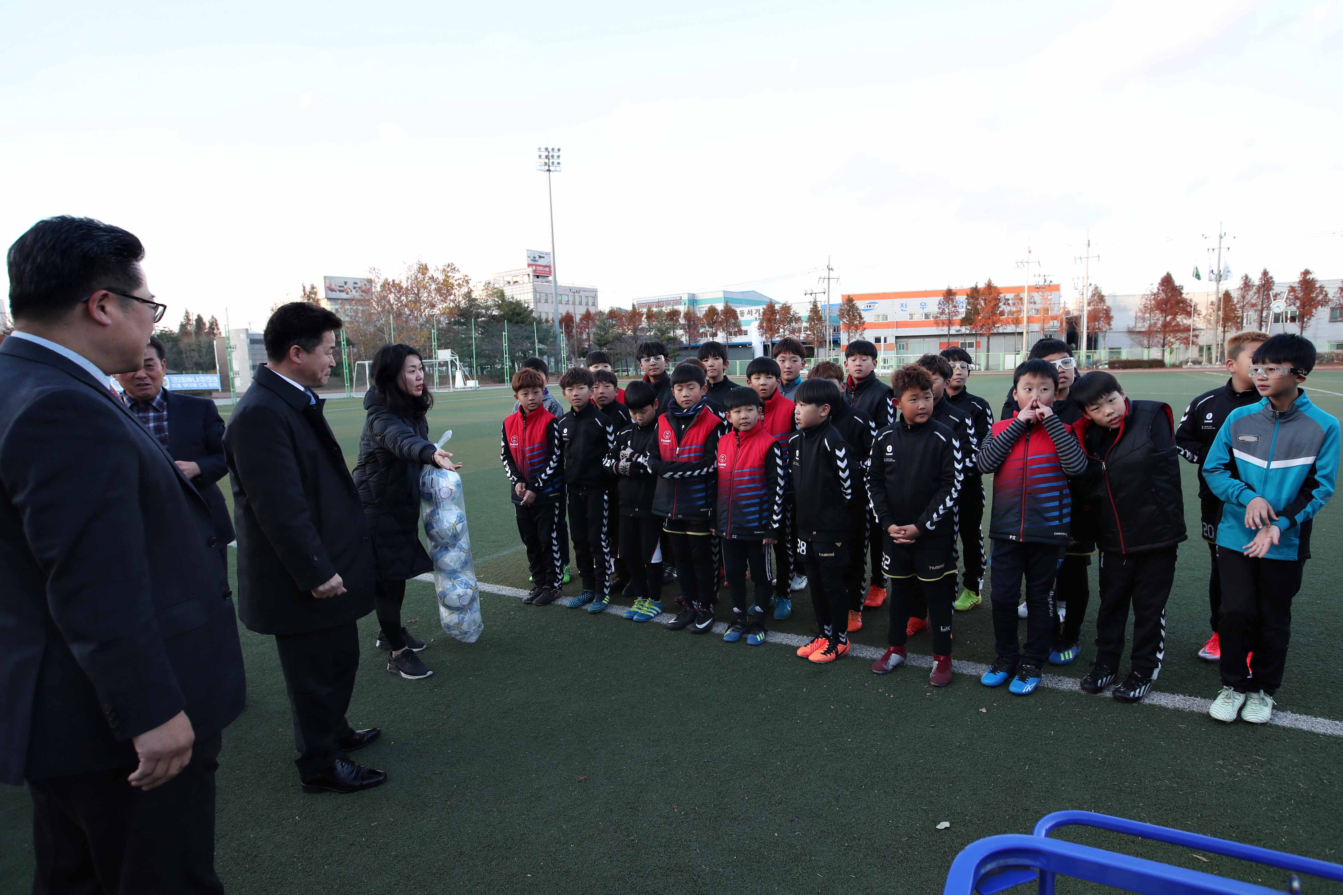20181122_동구청_유소년_축구단_축구공_전달식4.jpg 이미지