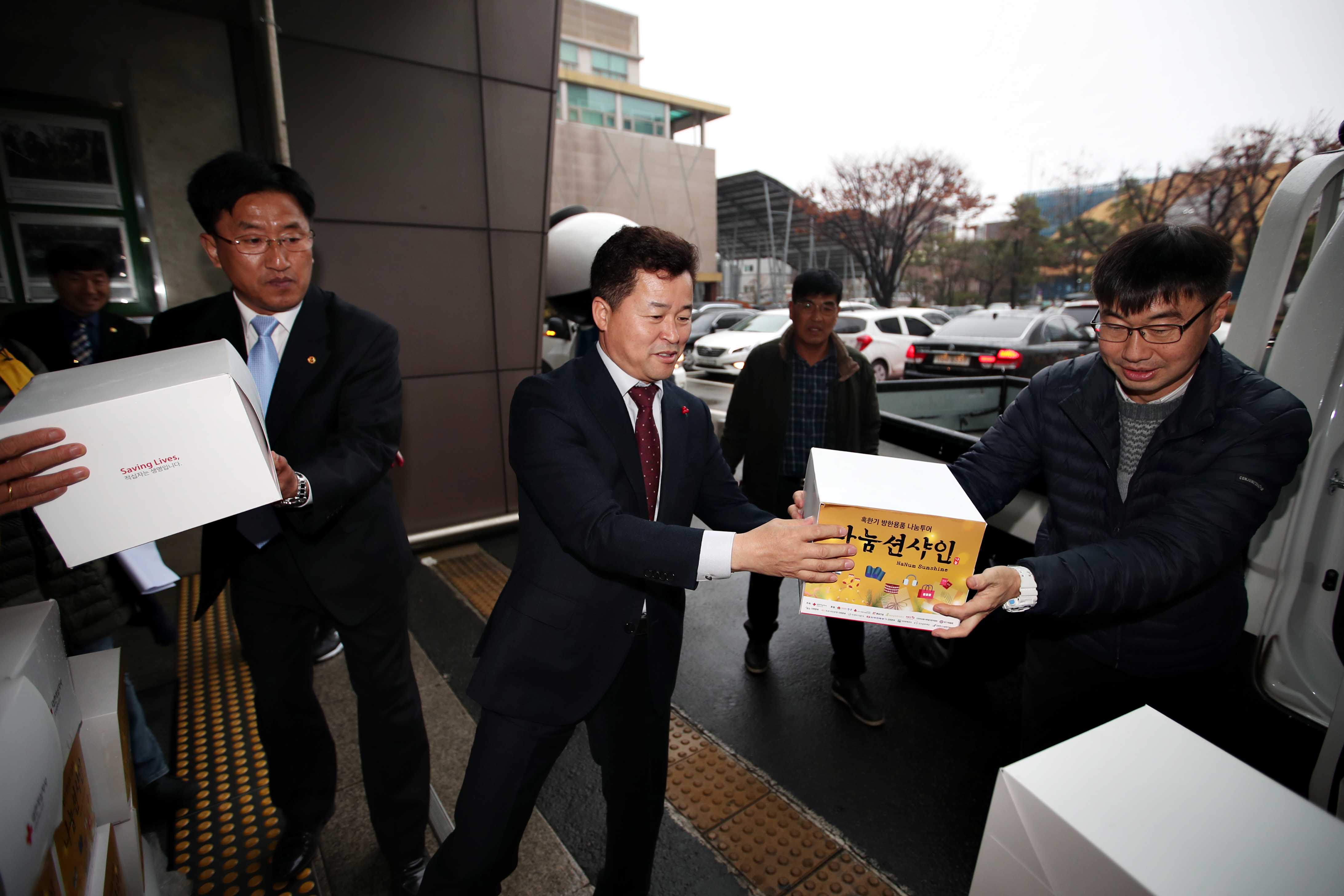 20181203_대한적십자사_방한용품_전달식4.jpg 이미지