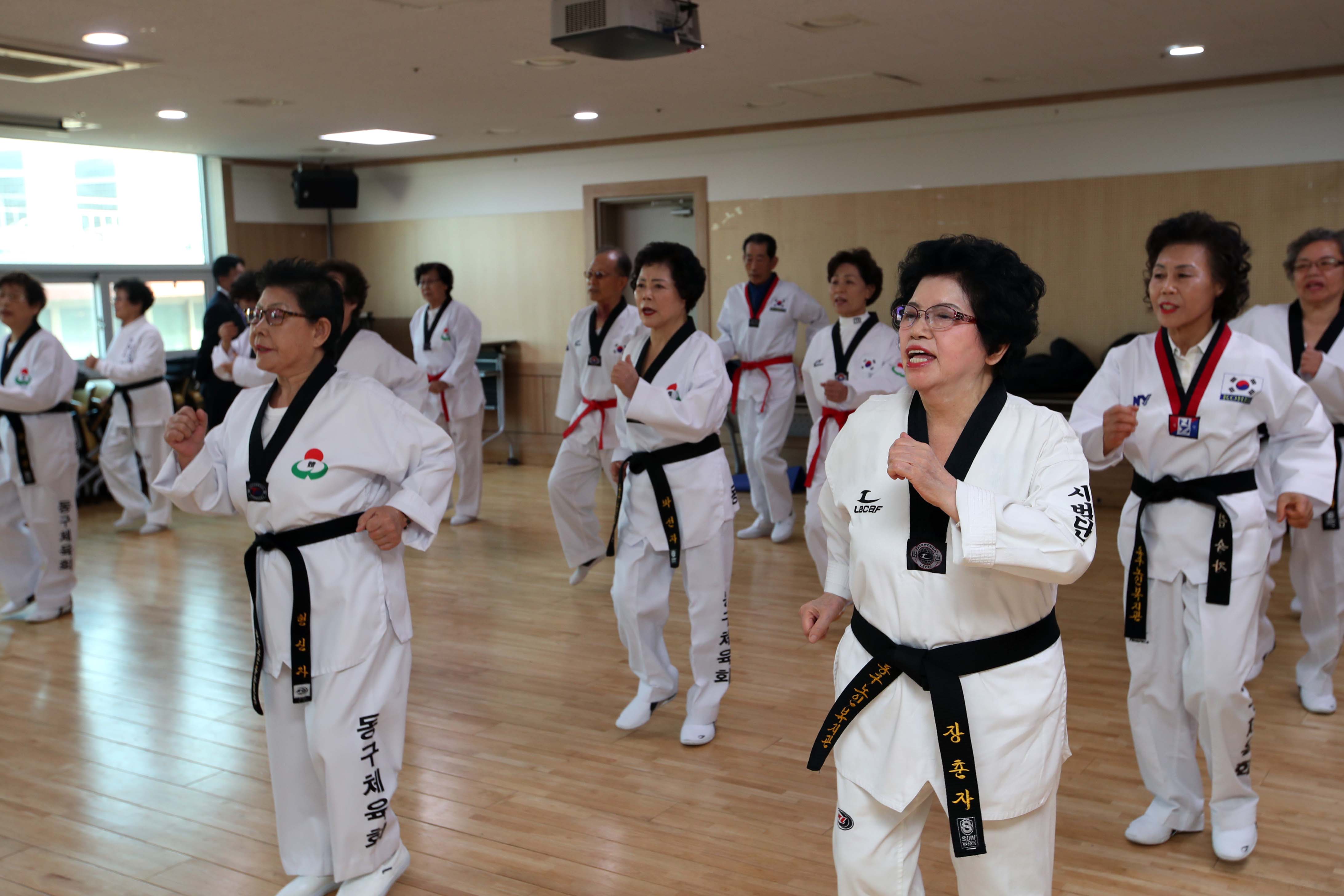 20181220_동구노인복지관_실버태권도시범단_심사16.jpg 이미지