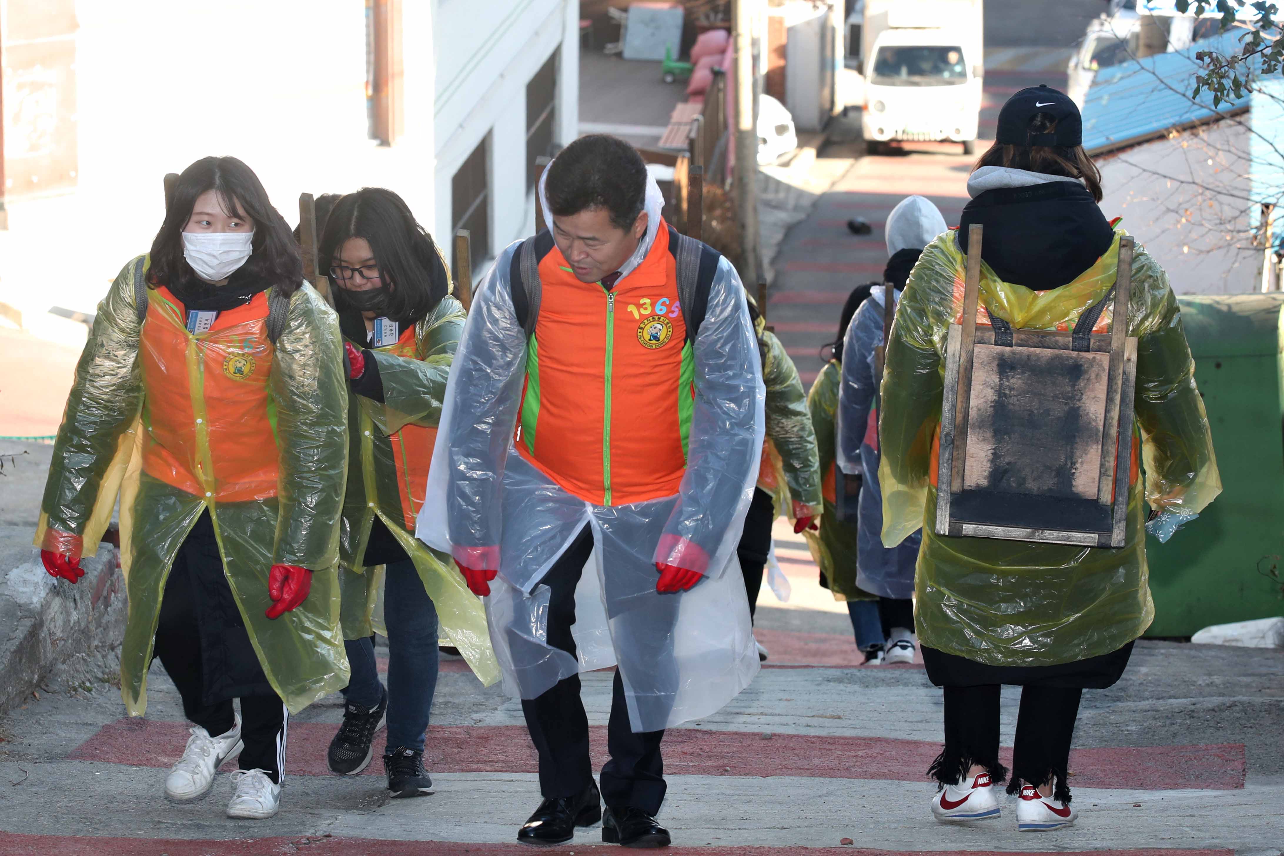 20181227_인천재능대학교_연탄_배달_봉사6.jpg 이미지