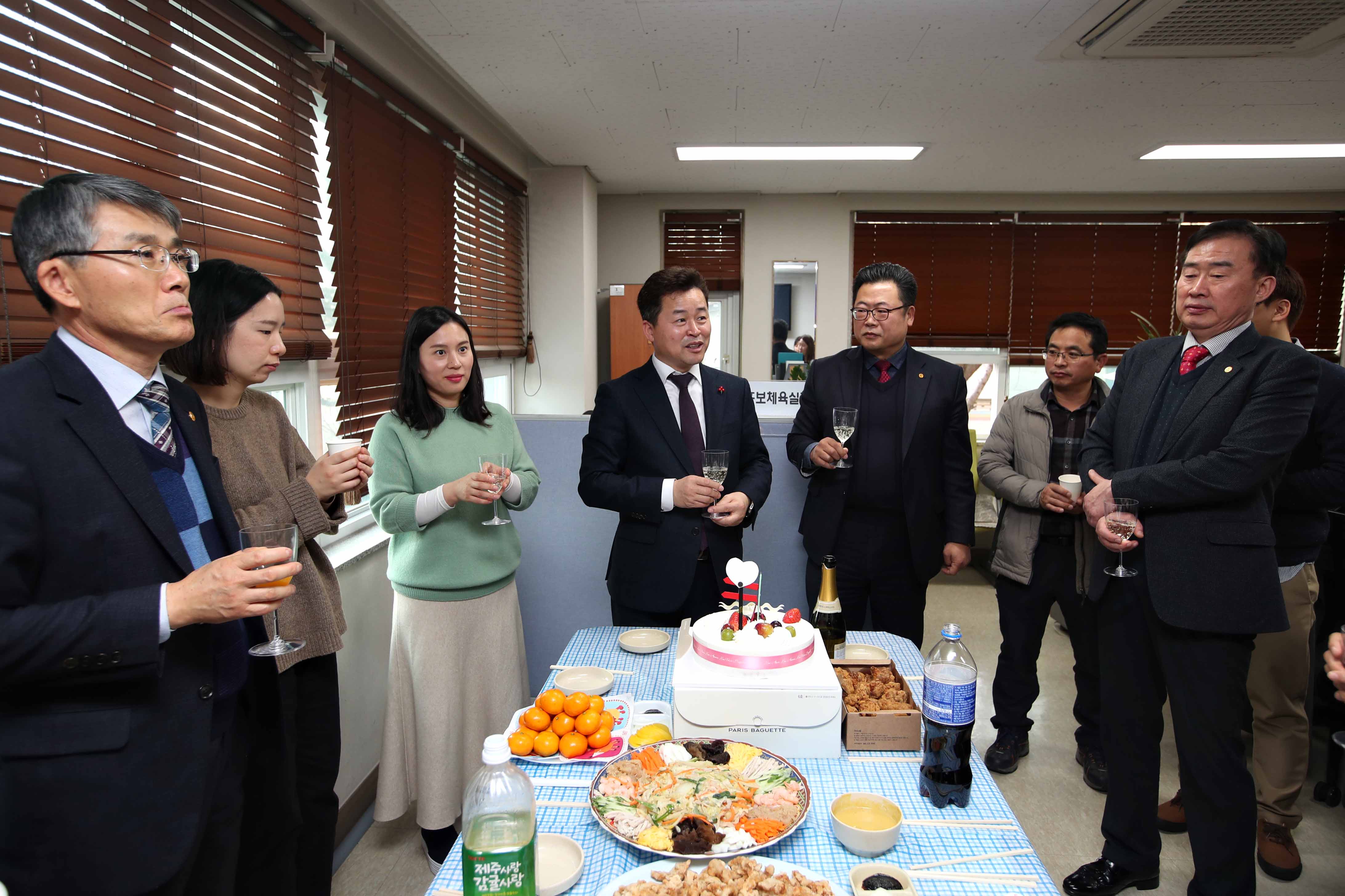 20181231_청장님_부서_순회방문1.jpg 이미지