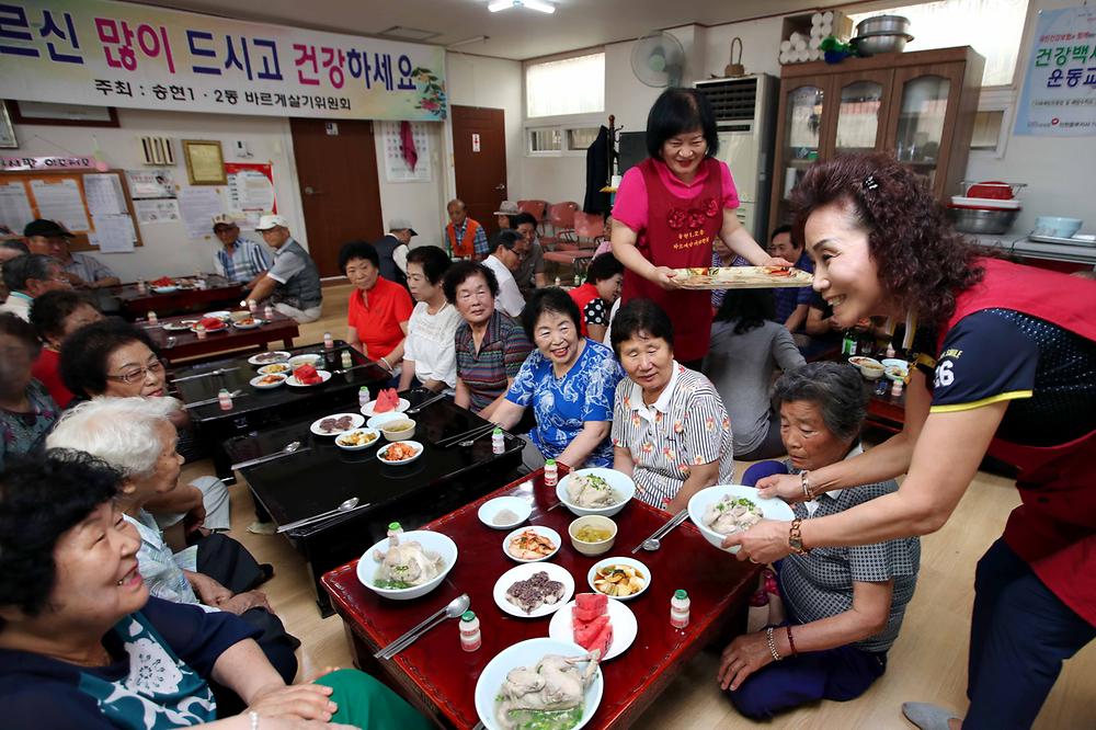 송현1·2동 바르게살기위원회 경로잔치 사진