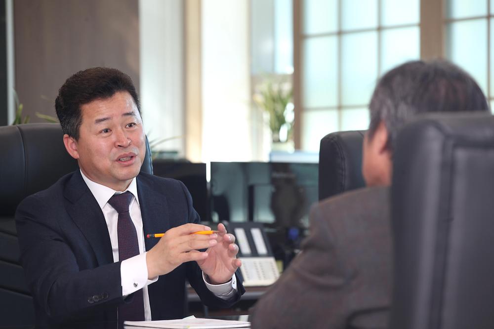 언론사 인터뷰 사진