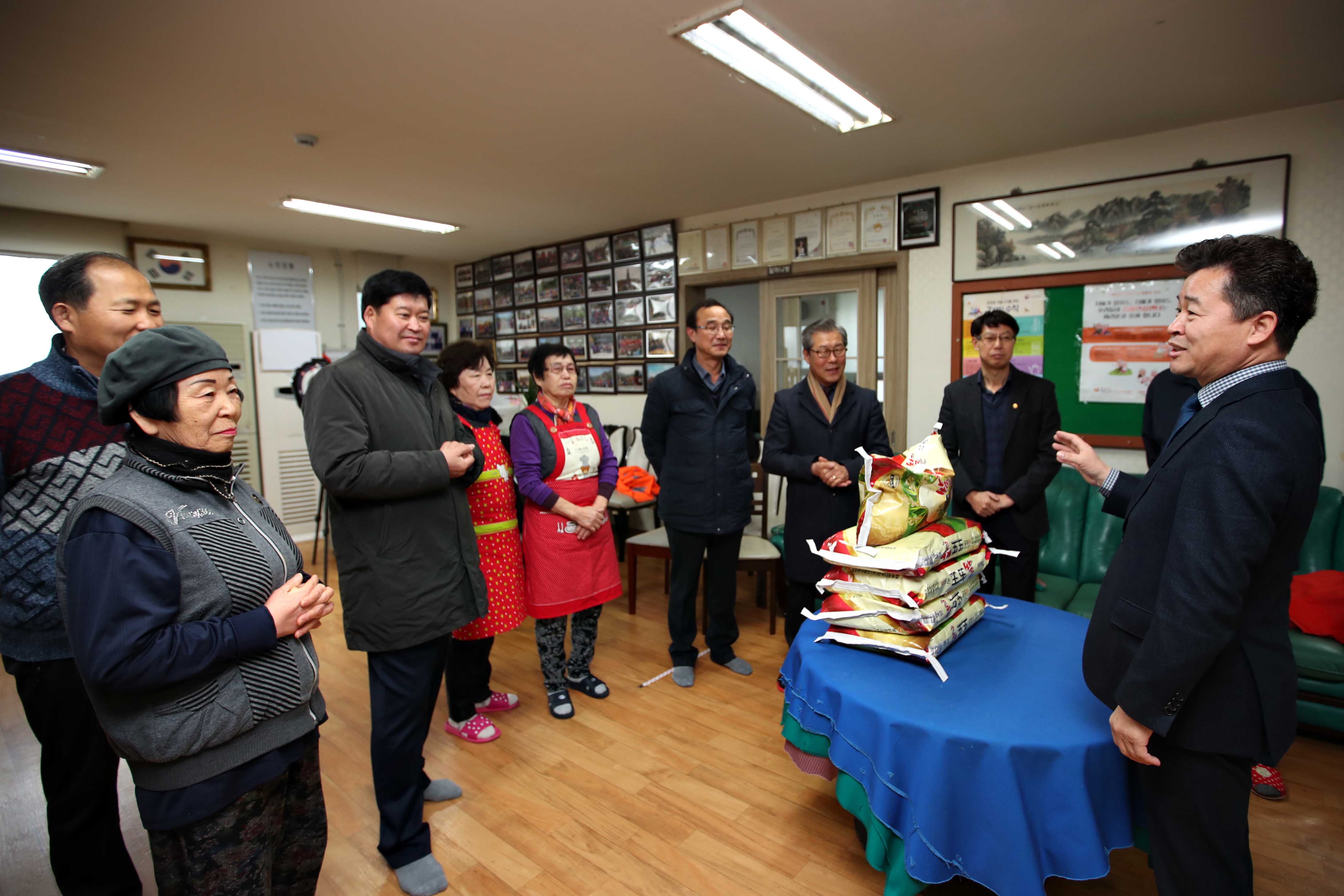 20190125_송림6동_불우이웃_및_경로당_물품_전달5.jpg 이미지