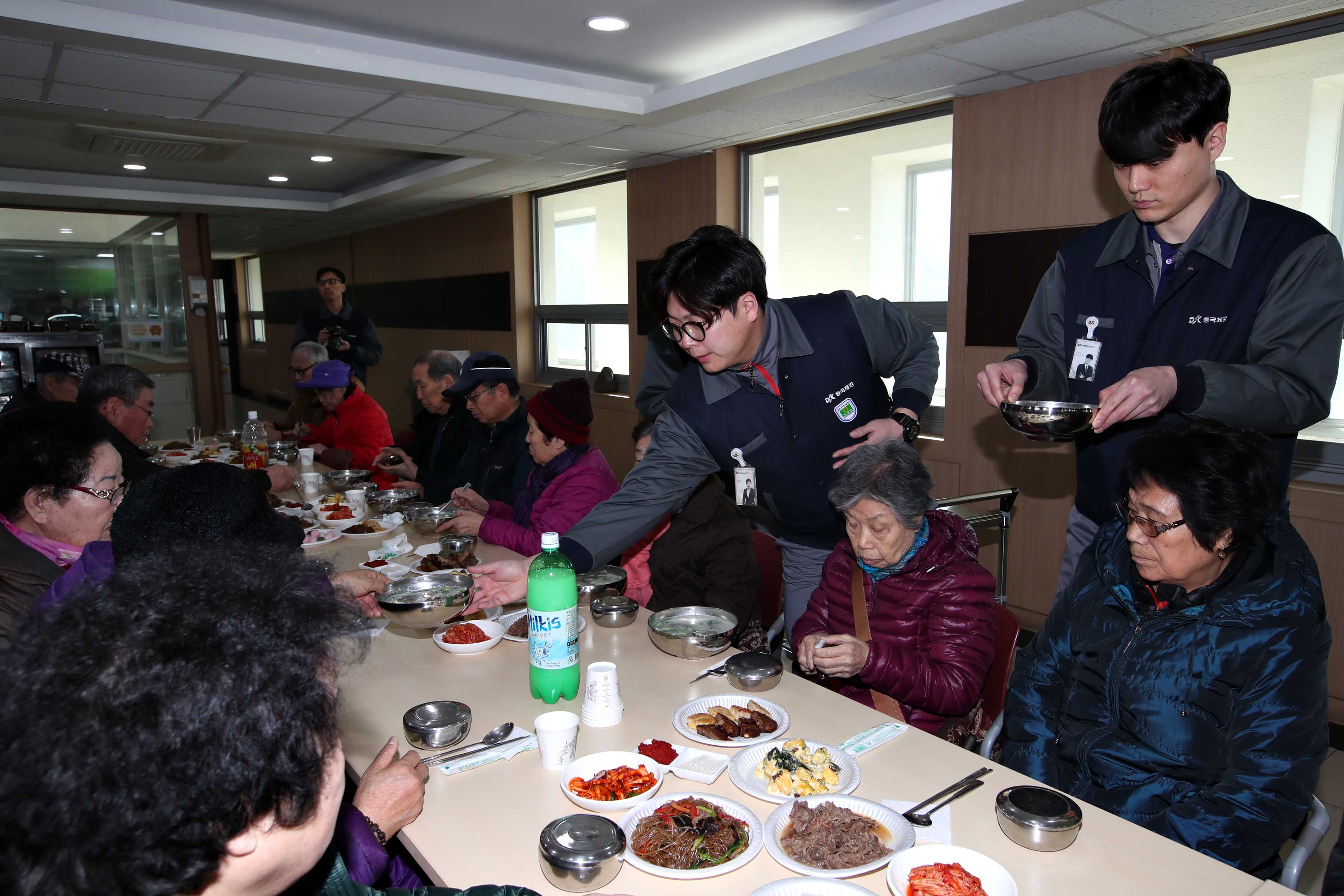 20190128_동국제강_설맞이_생활지원금_전달식6.jpg 이미지