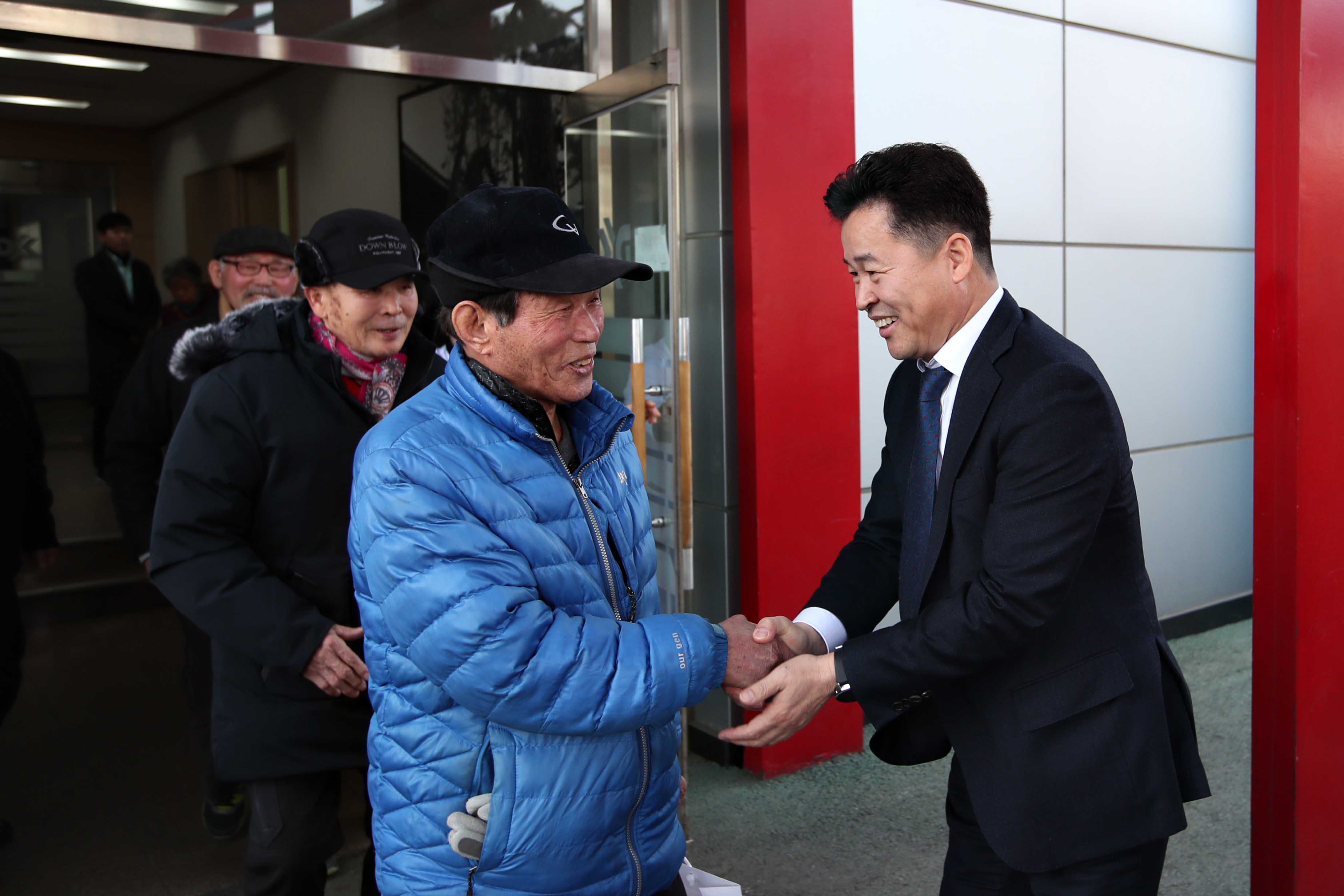 20190128_동국제강_설맞이_생활지원금_전달식7.jpg 이미지