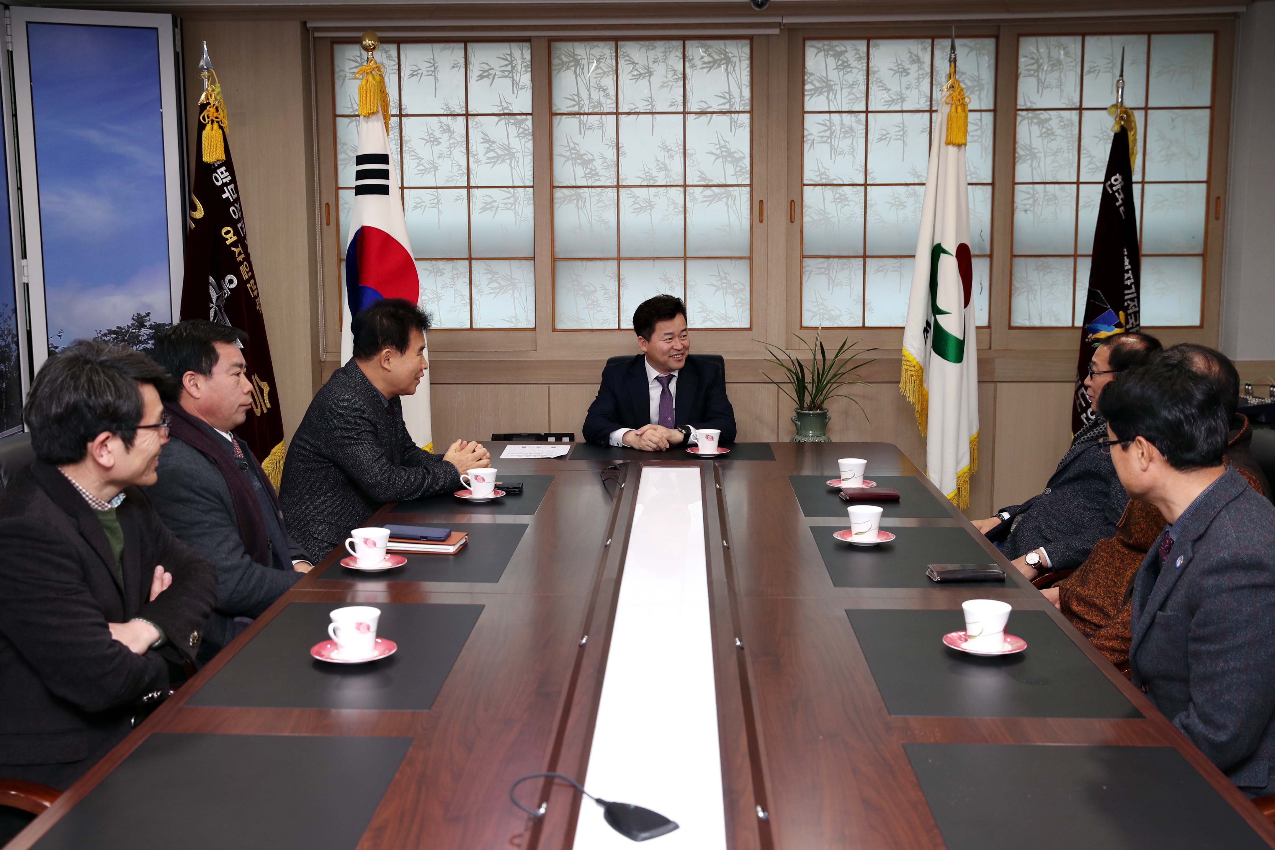 20190215_국제라이온스협회_354-F(인천)지구_제2지역_이웃돕기_사랑_나눔_전달식6.jpg 이미지