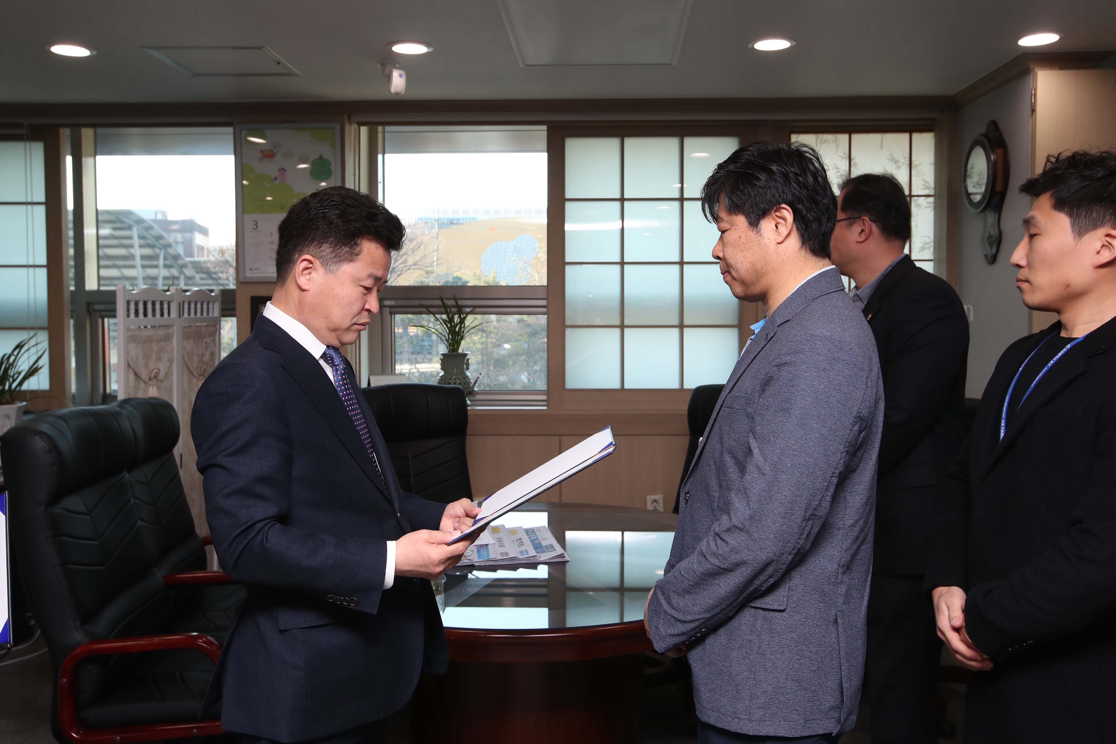 20190322_임용장_수여식8.jpg 이미지