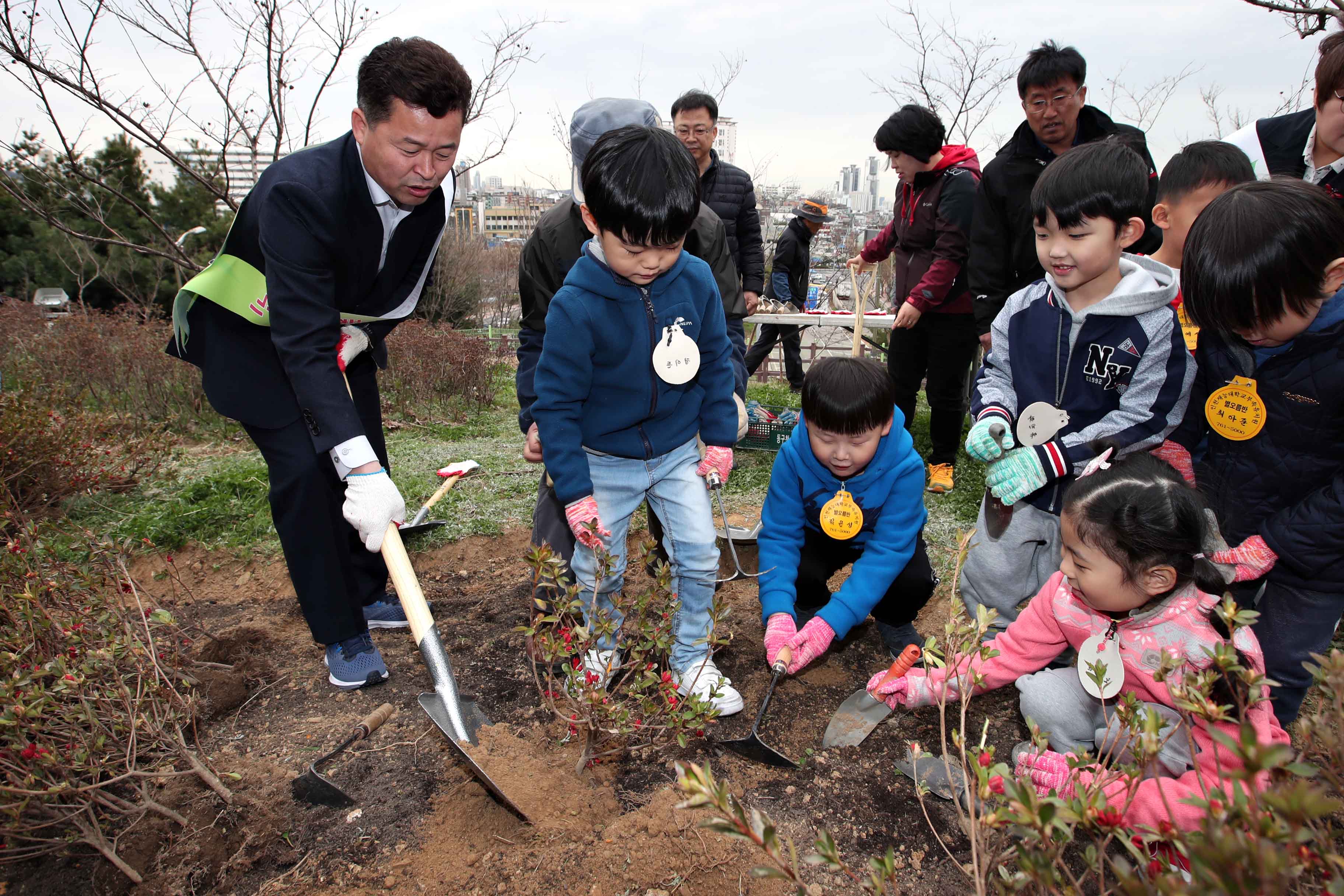 20190409_식목일_나무심기_행사2.jpg 이미지