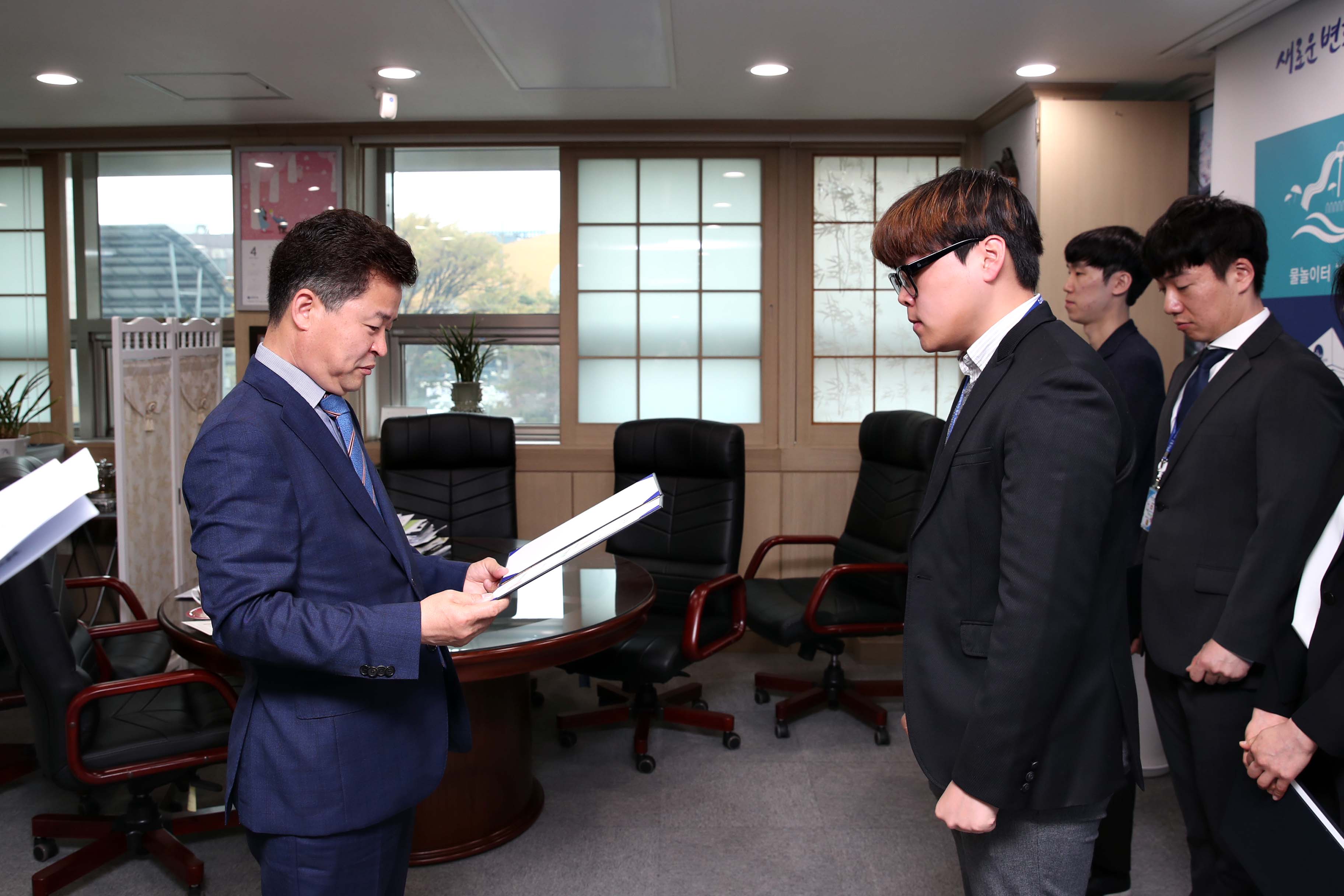 20190418_임용장_수여식3.jpg 이미지