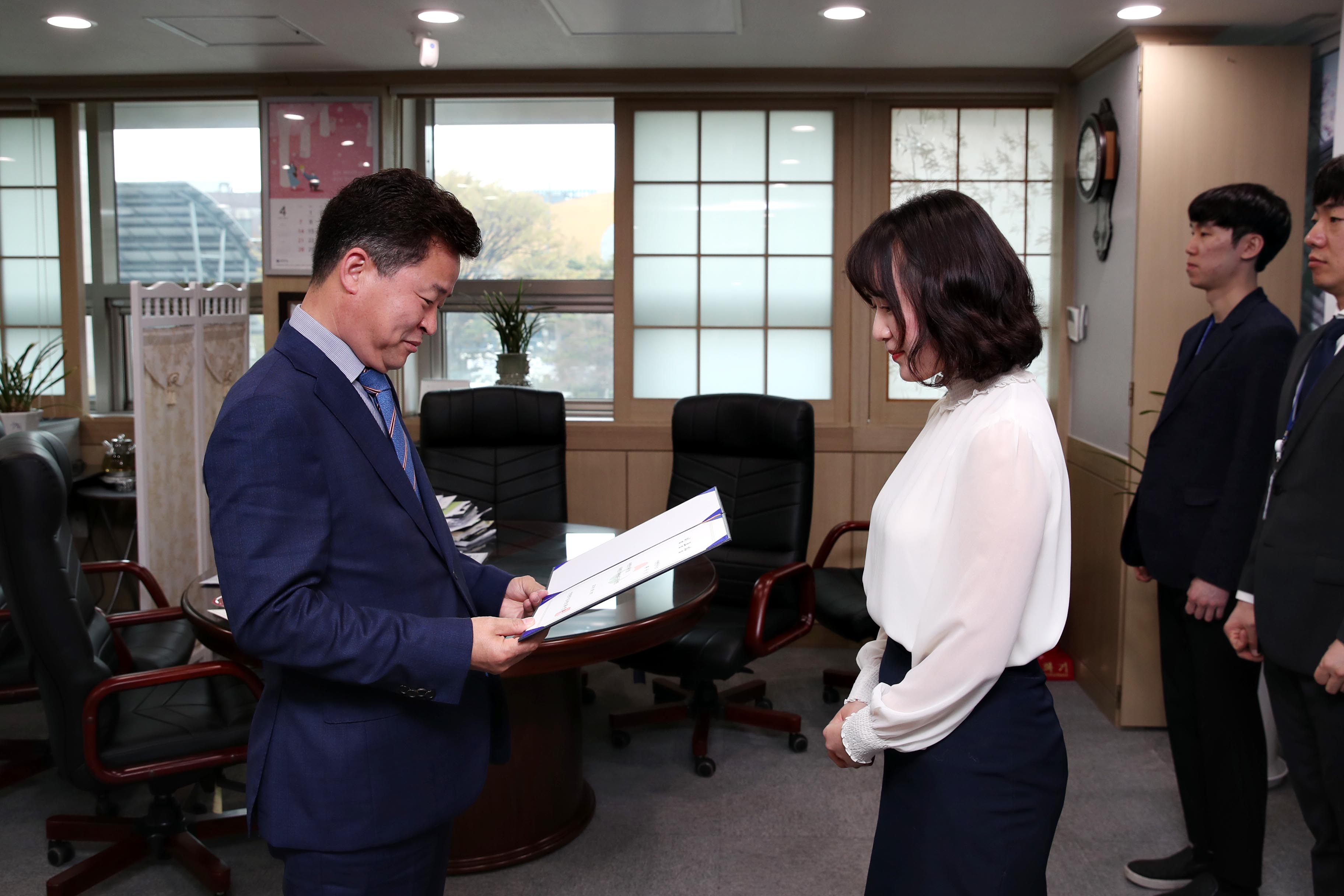 20190418_임용장_수여식8.jpg 이미지
