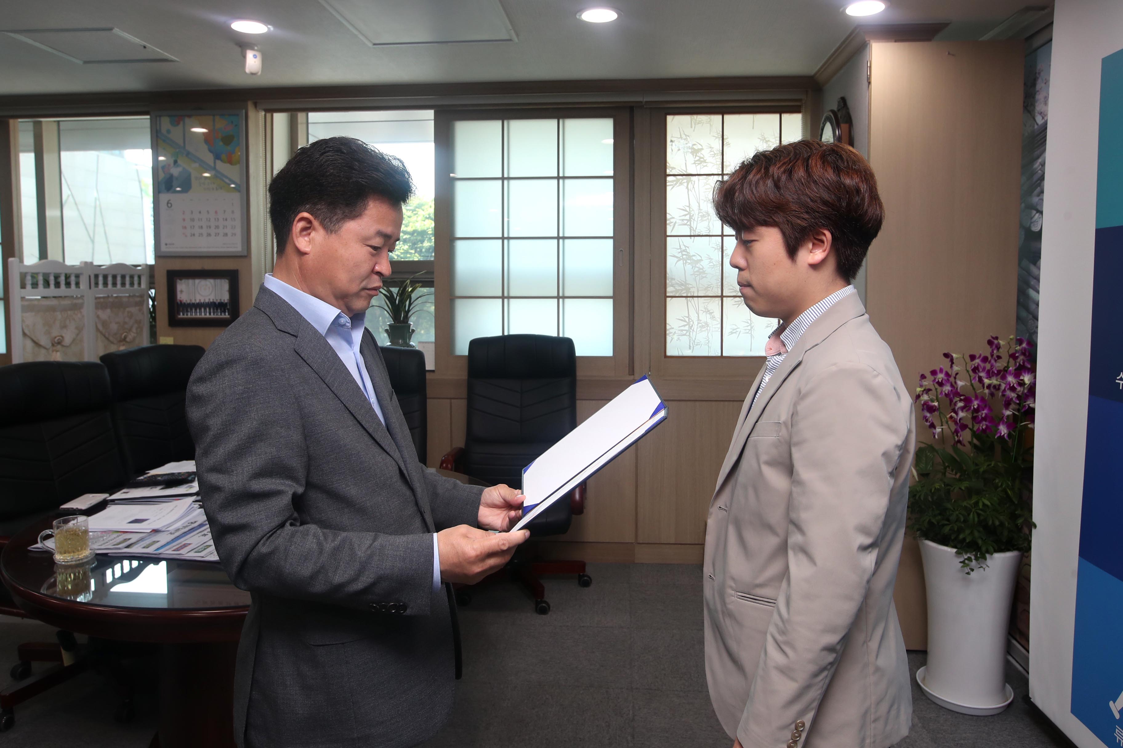 20190603_임용장_수여식3.jpg 이미지