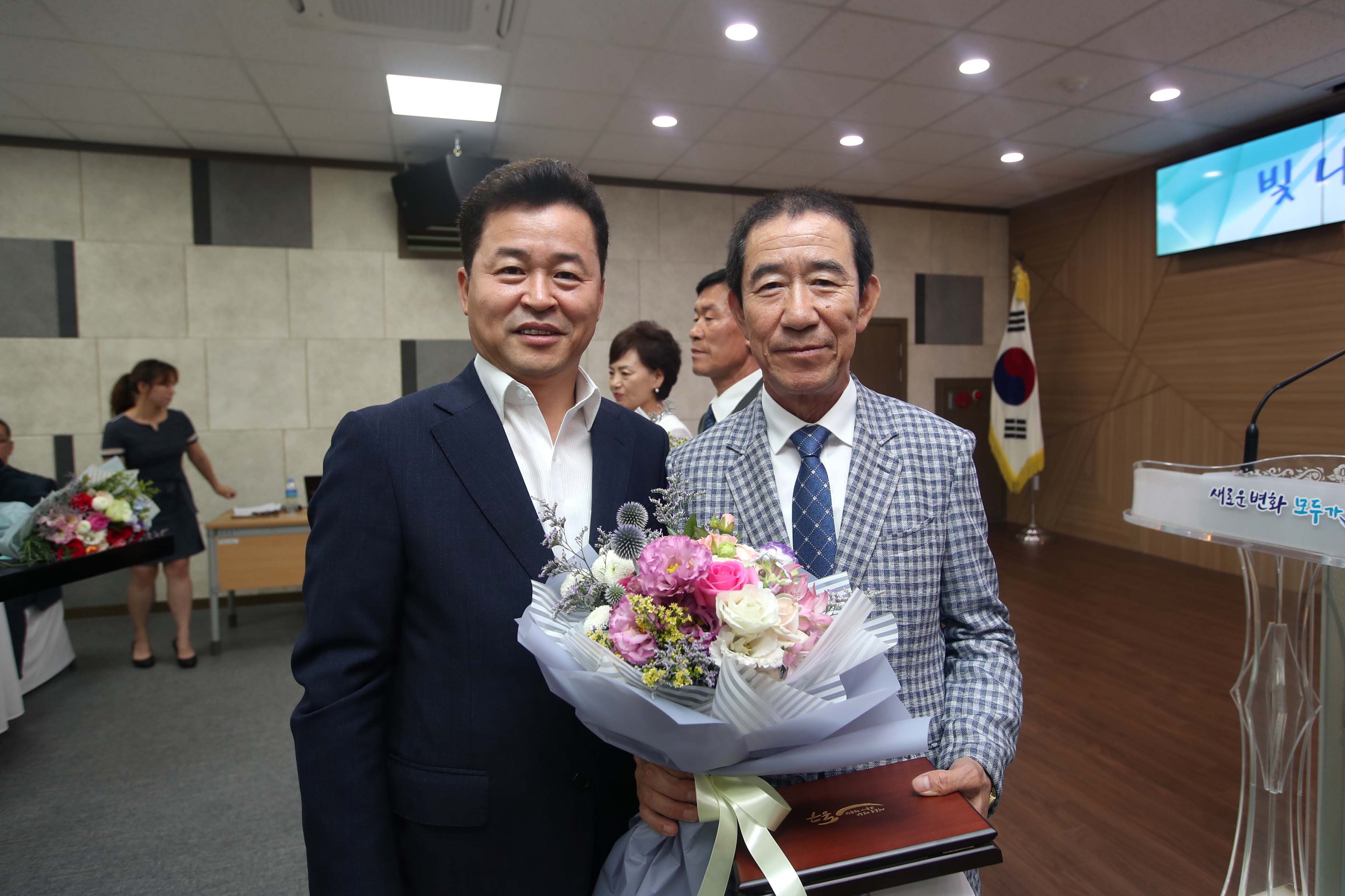 20190628_2019_상반기_정년(명예)_퇴임식6.jpg 이미지