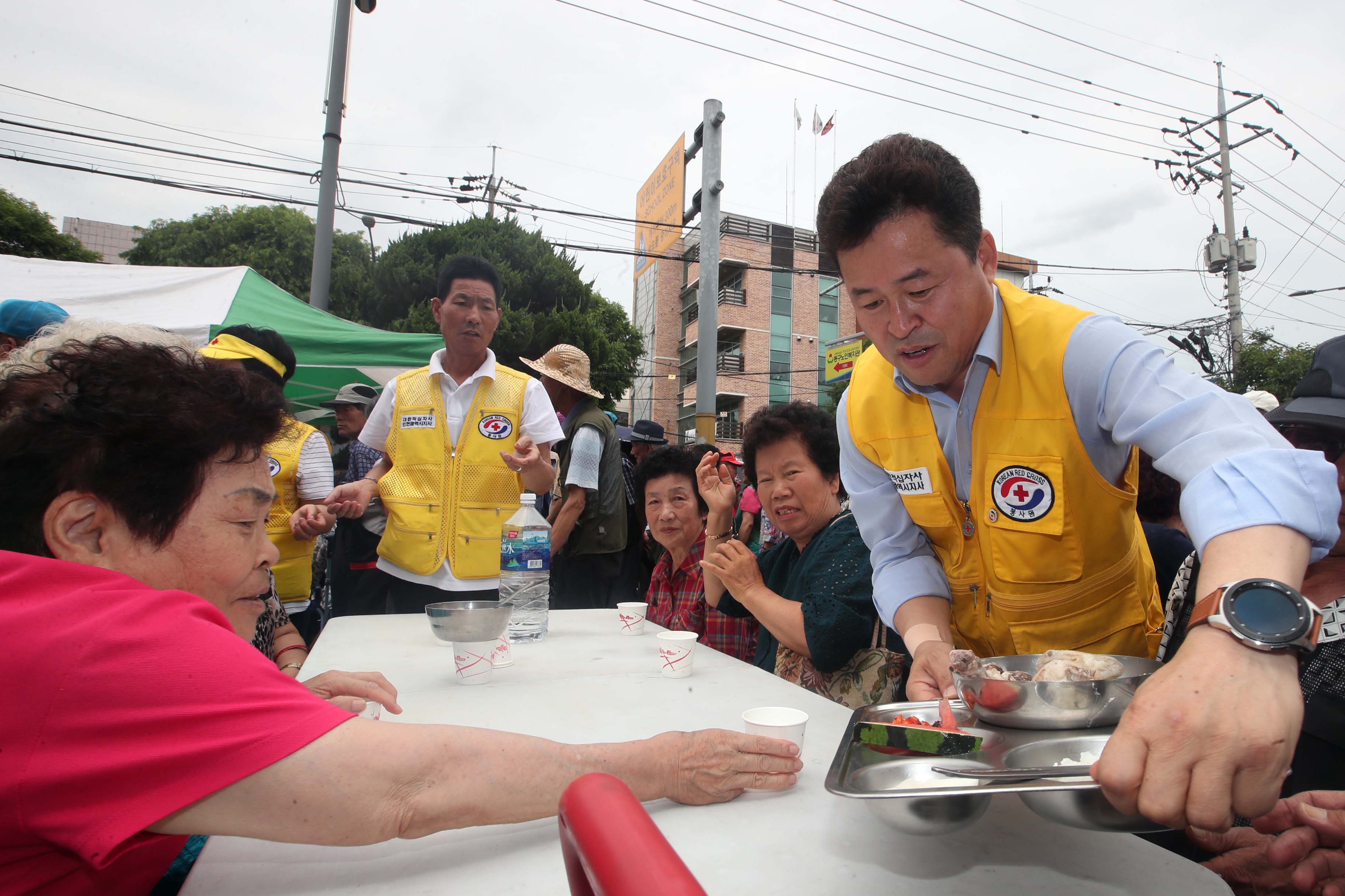 20190710_대한적십자사_동구지구협의회_삼계탕_나눔5.jpg 이미지