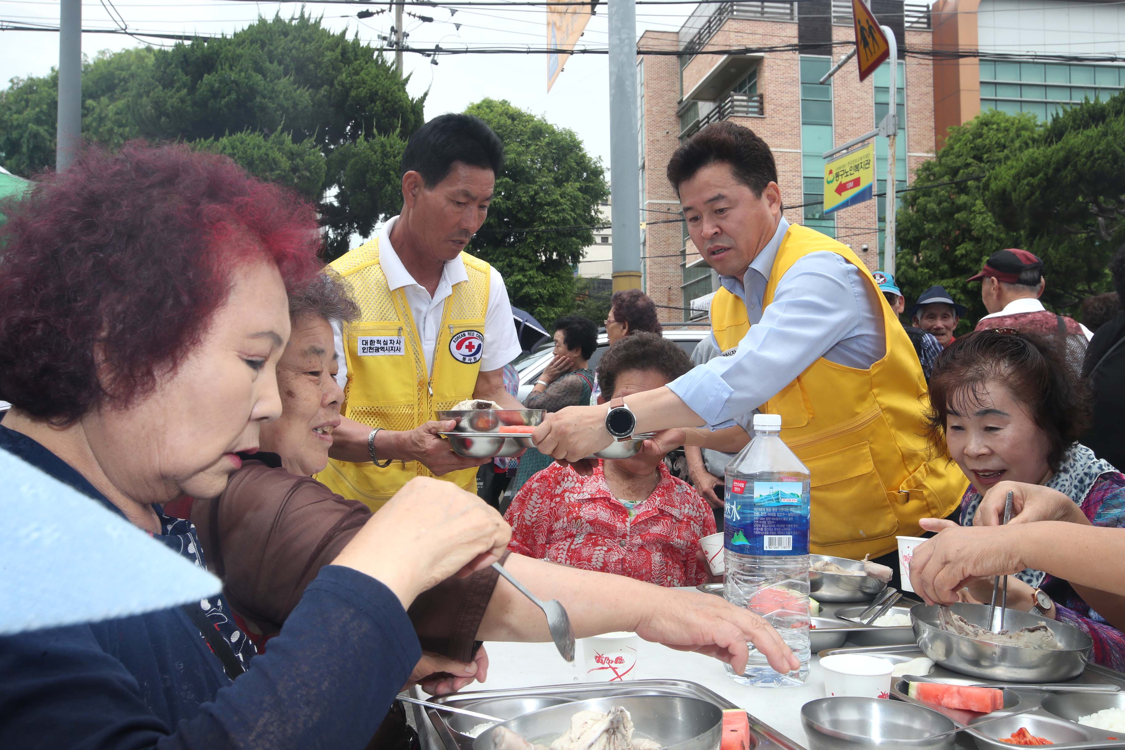 20190710_대한적십자사_동구지구협의회_삼계탕_나눔9.jpg 이미지