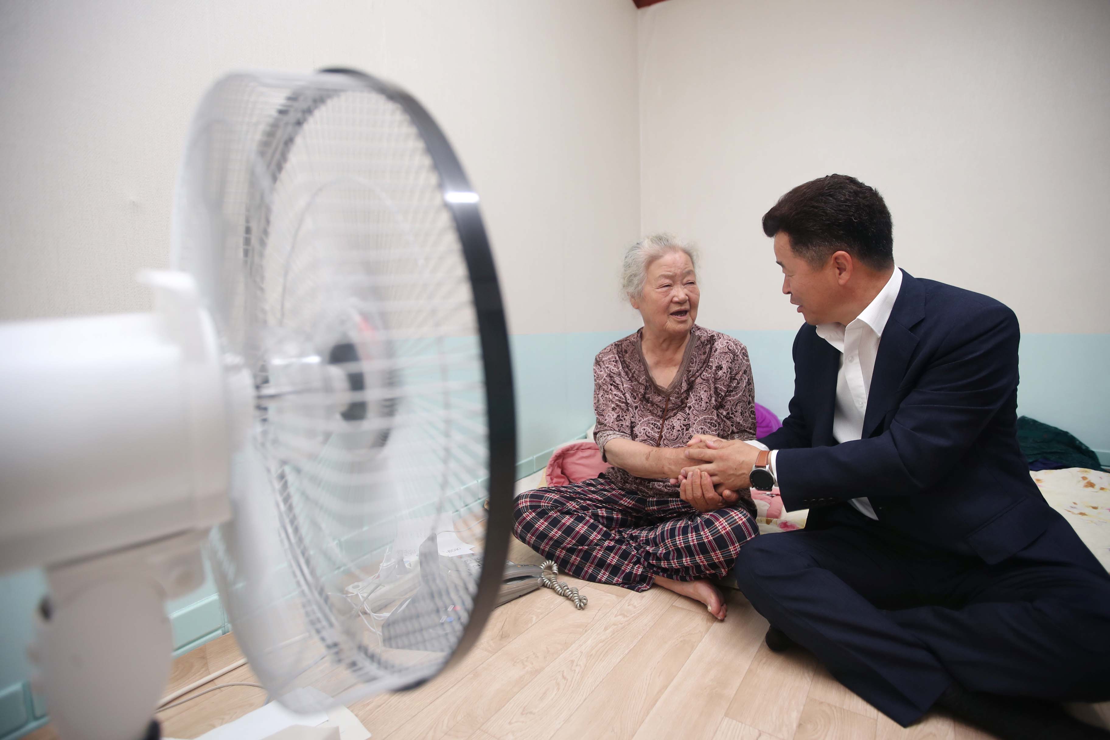 20190715_폭염대비_취약계층_독거노인_방문인사_(2).jpg 이미지