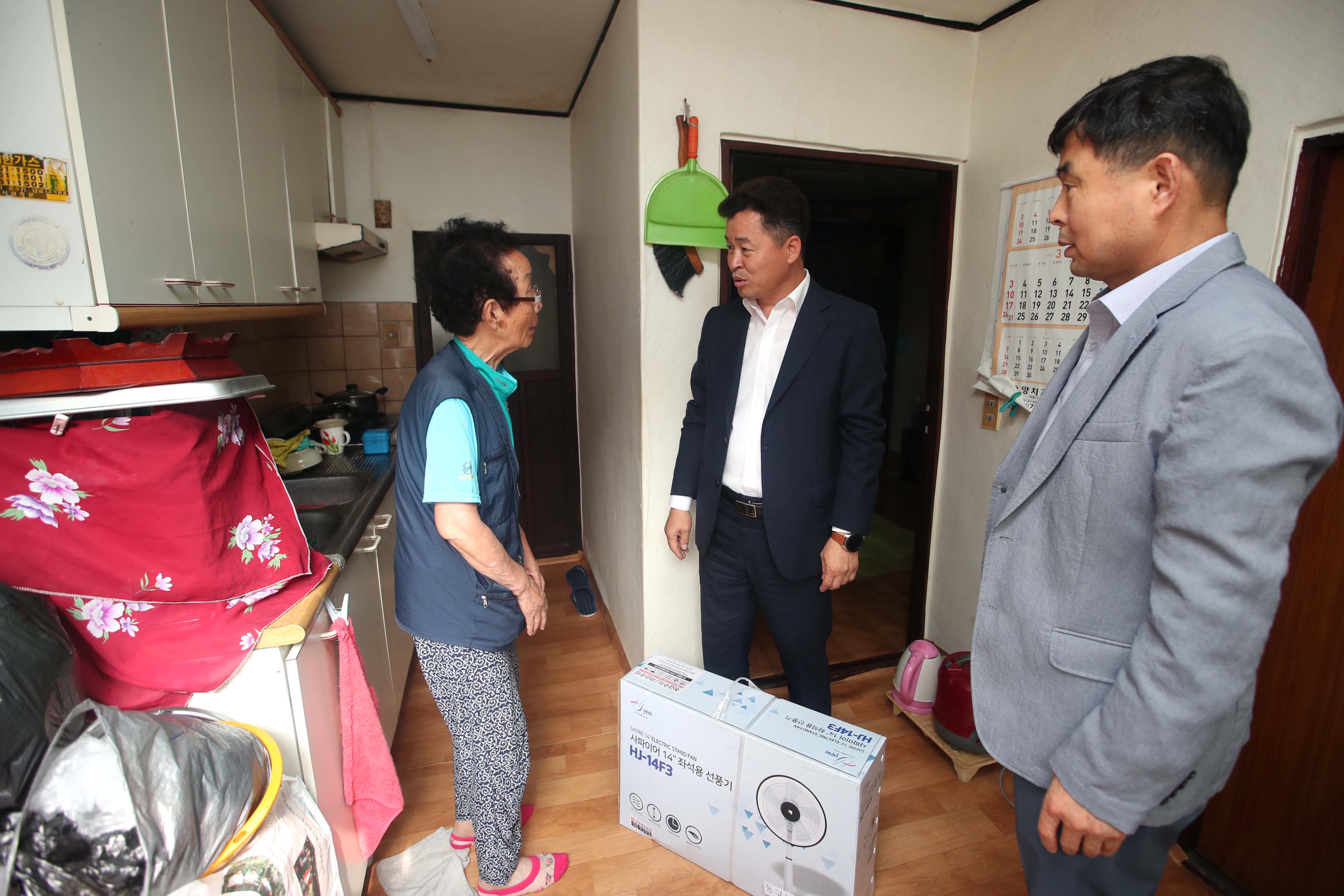 20190715_폭염대비_취약계층_독거노인_방문인사_(5).jpg 이미지