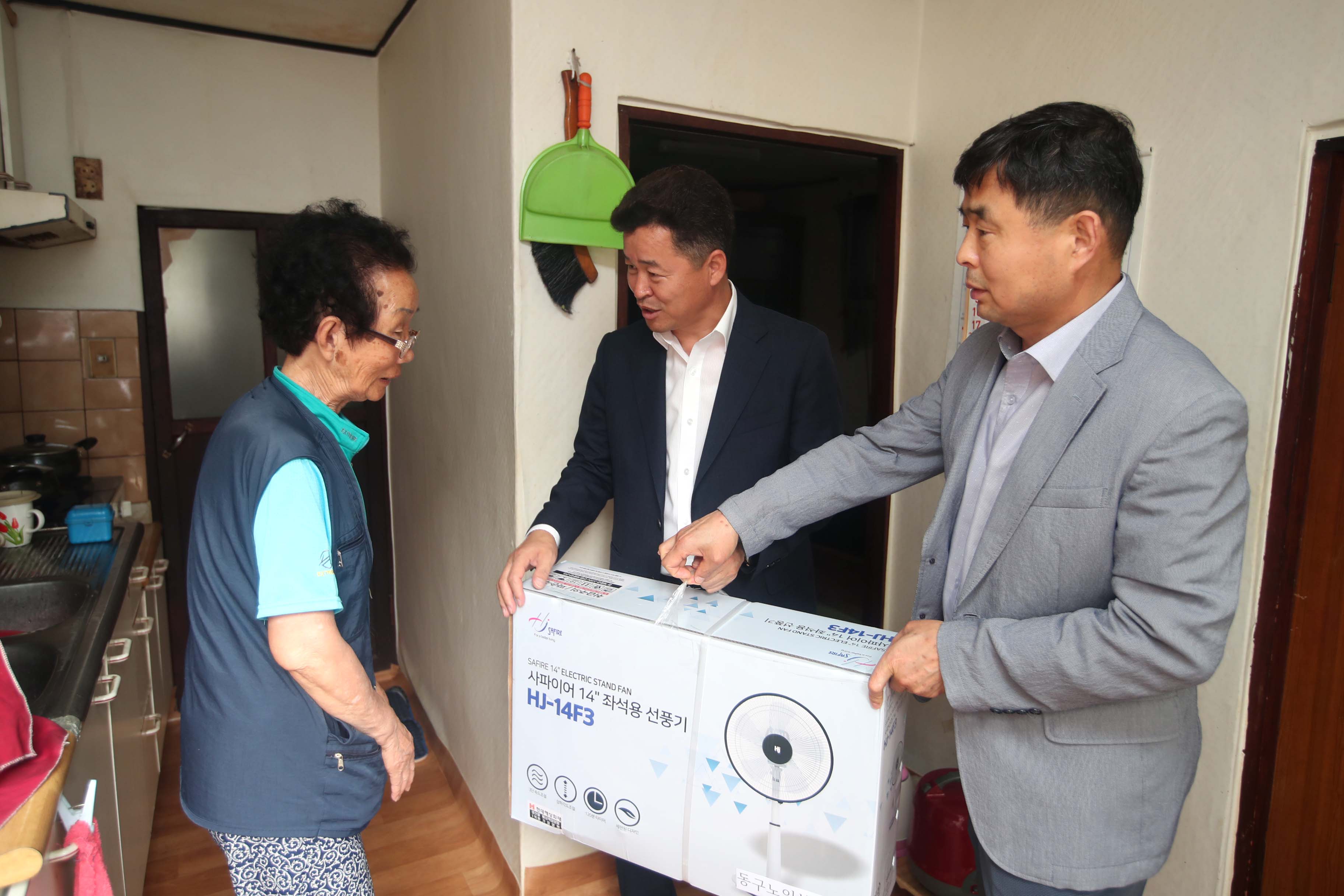 20190715_폭염대비_취약계층_독거노인_방문인사_(6).jpg 이미지