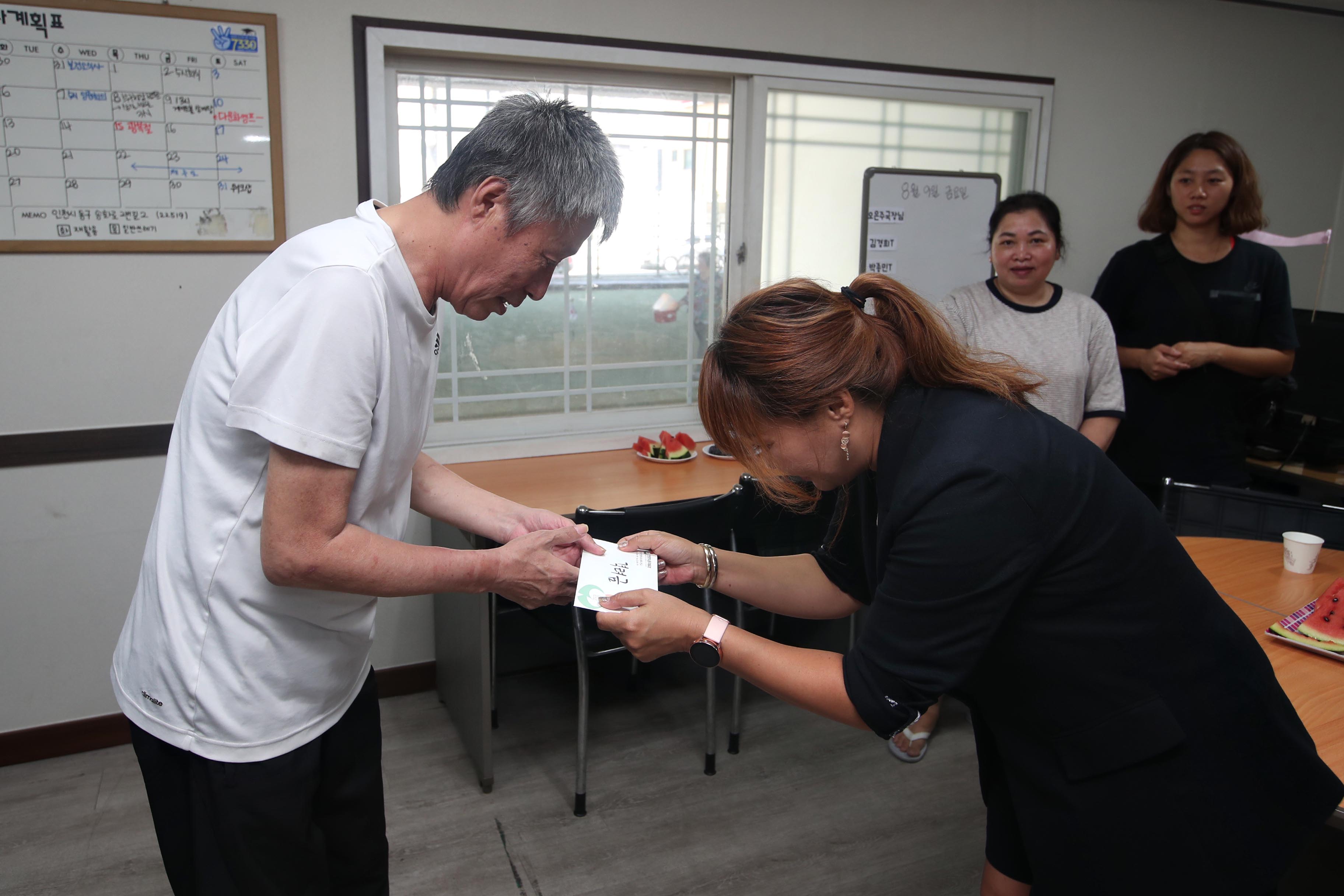 20190809_체육회_용품지원_및_삼계탕_나눔3.jpg 이미지