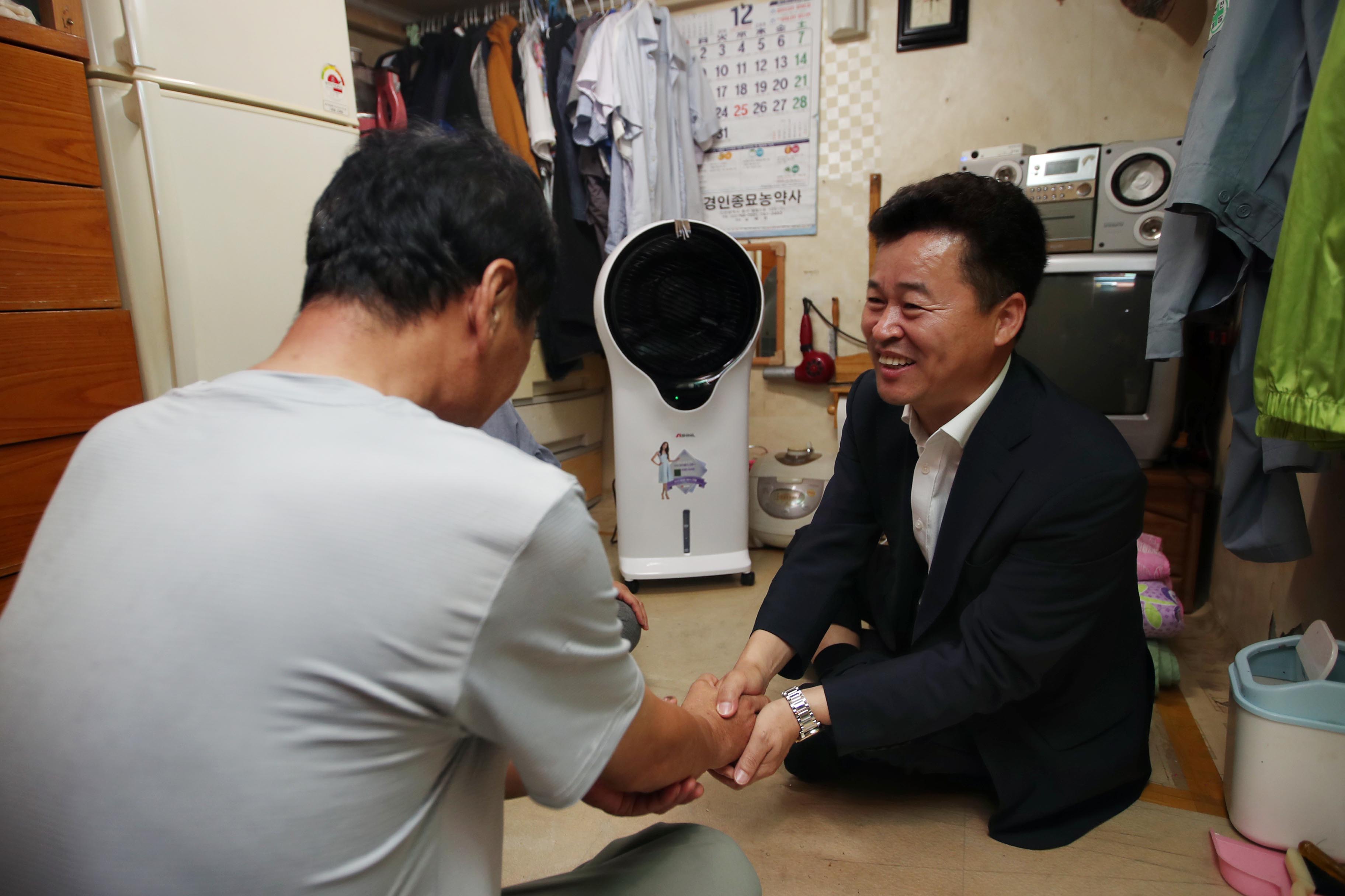 20190809_폭염대비_취약계층_위문_현장_방문6.jpg 이미지
