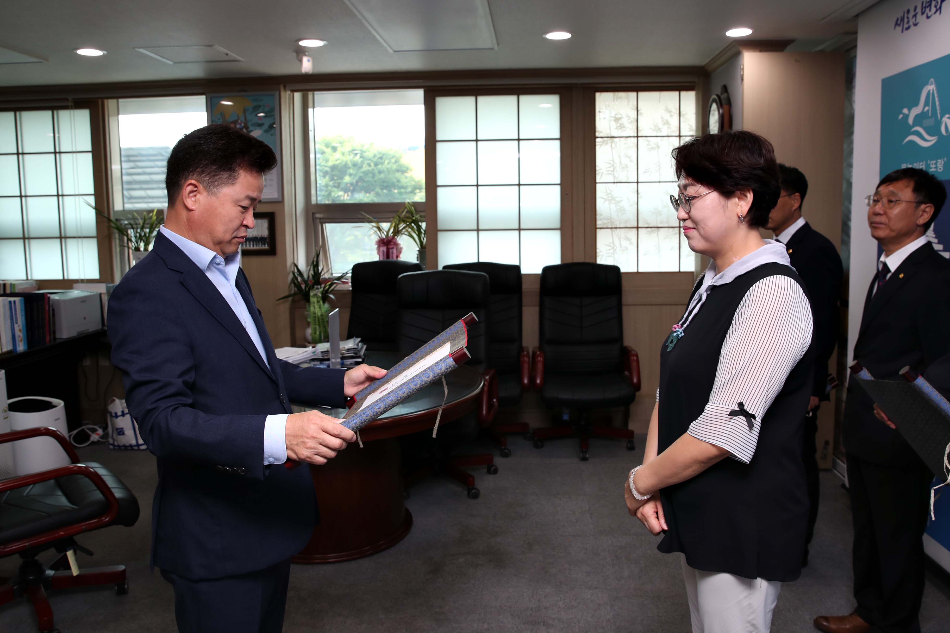 20190819_임용장_수여식7.jpg 이미지