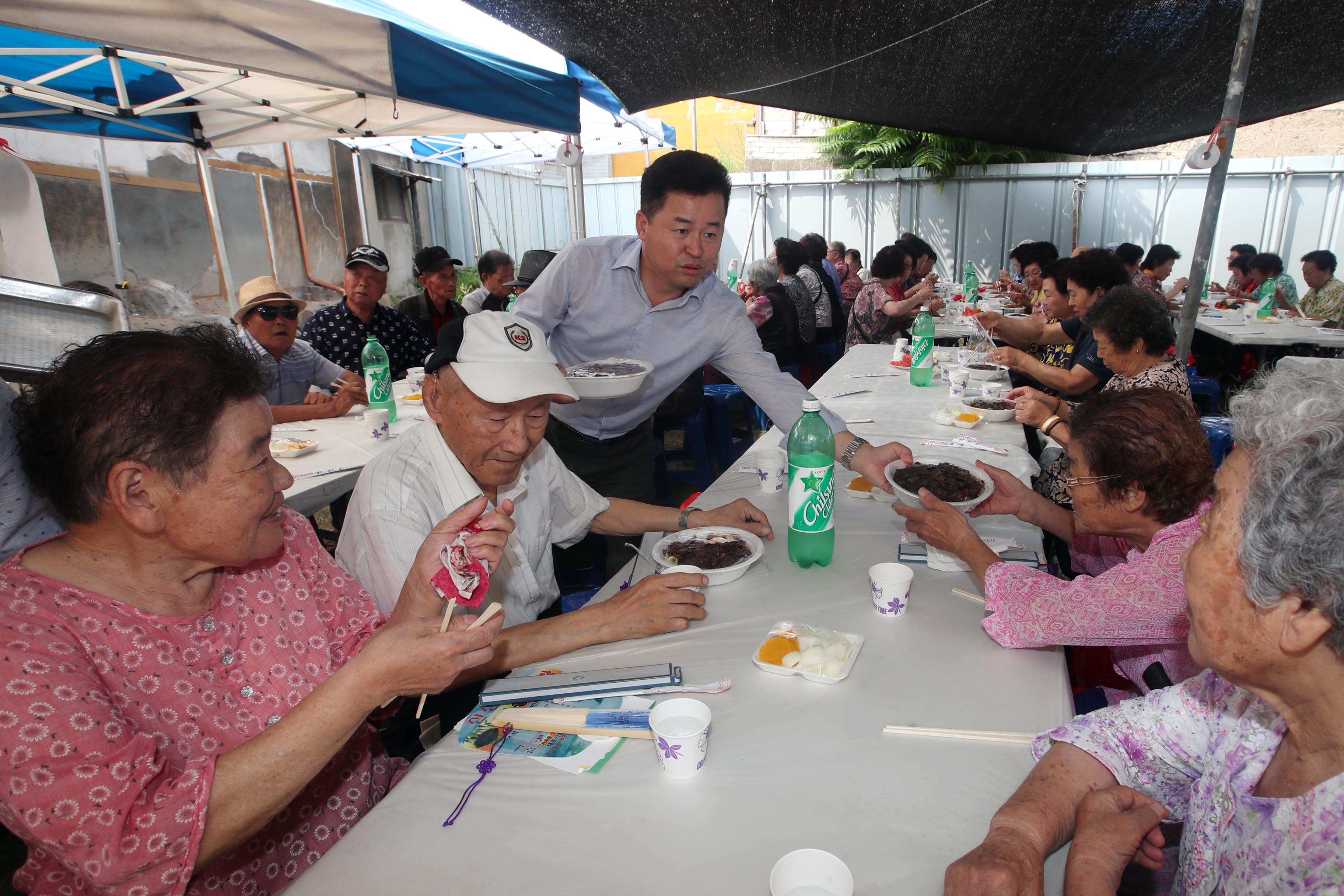 20190821_송현3동경로당_자장면_나눔_행사13.jpg 이미지