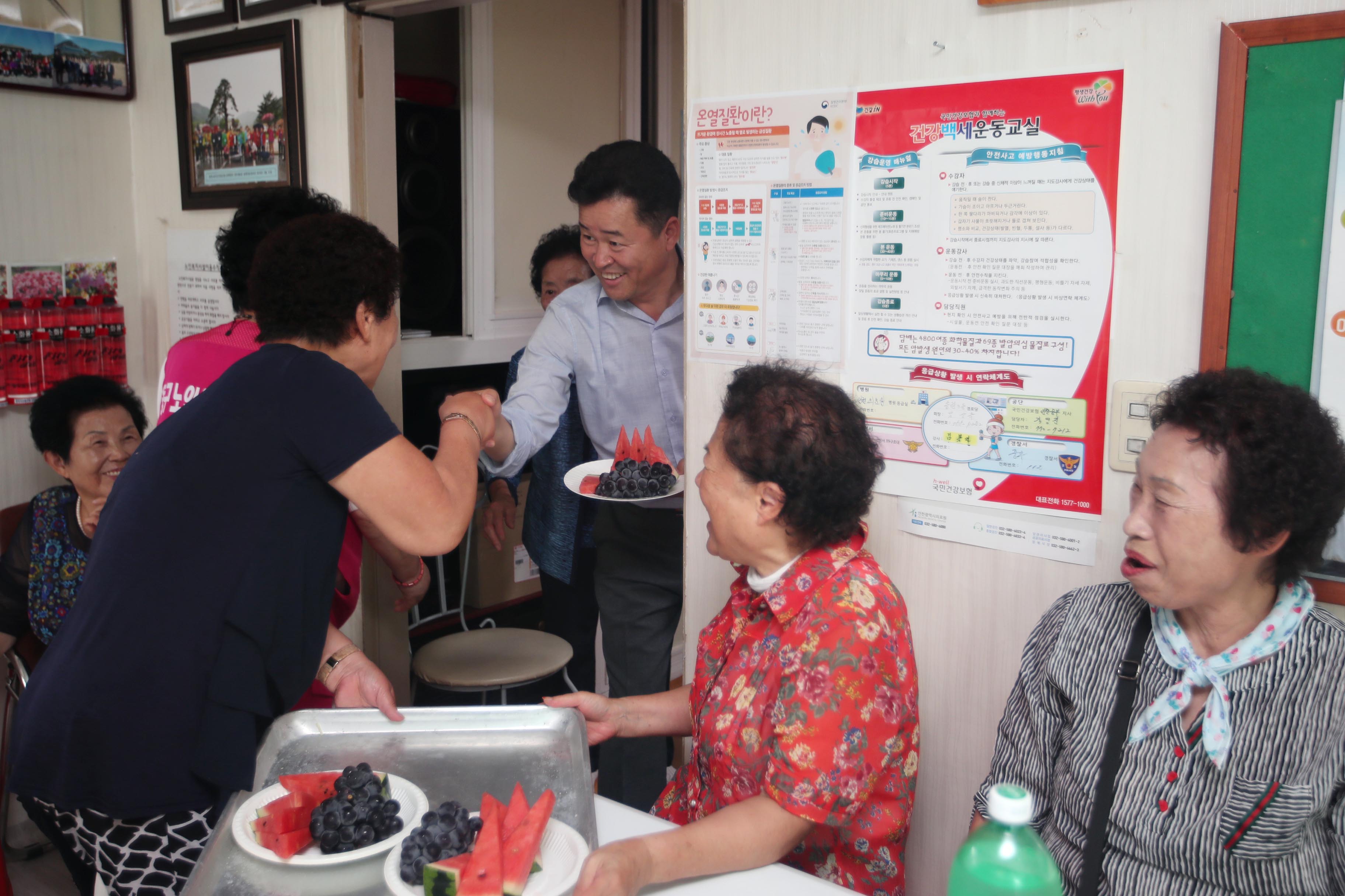20190821_송현3동경로당_자장면_나눔_행사2.jpg 이미지
