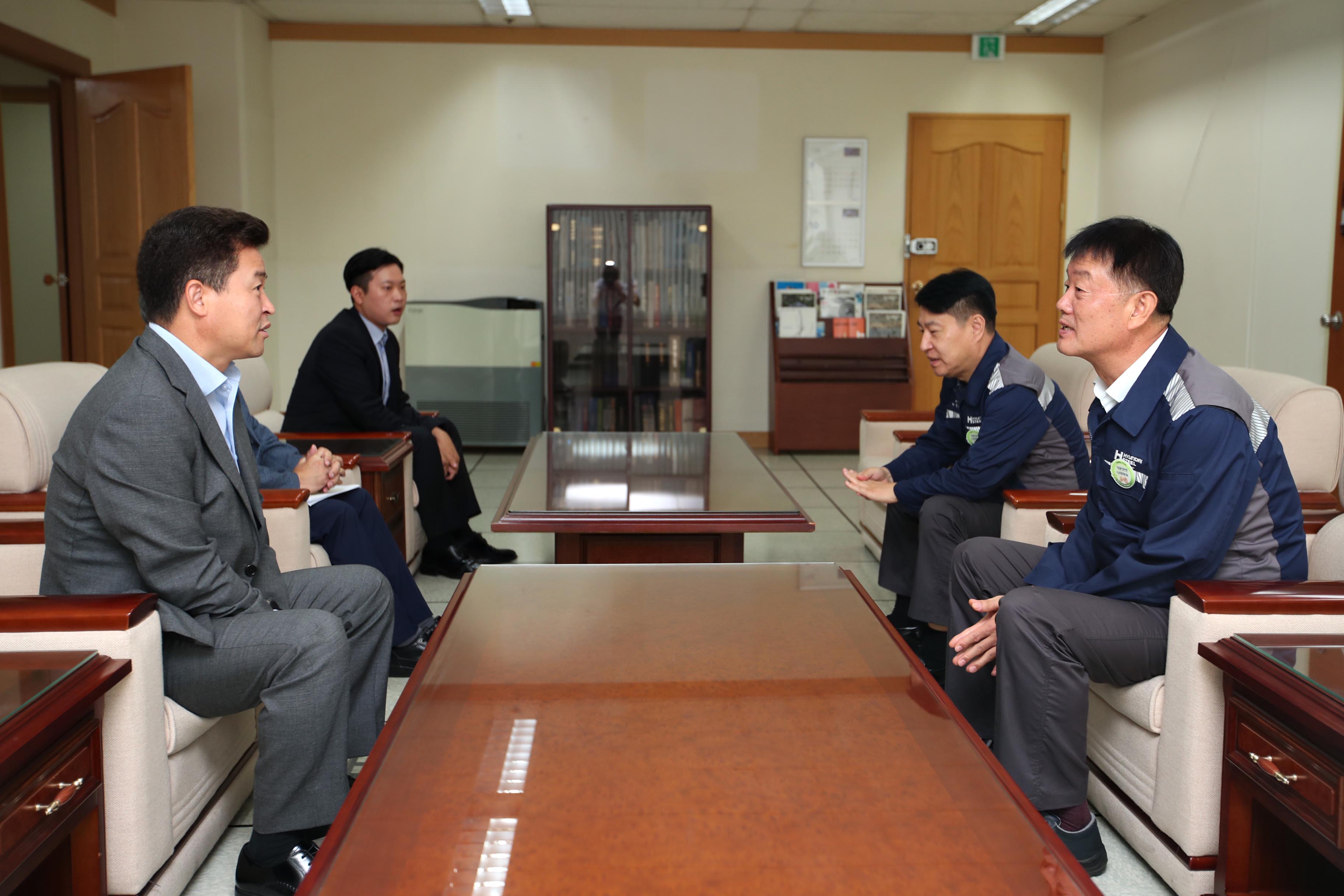 20190905_현대제철_추석맞이_선물세트_기탁식7.jpg 이미지