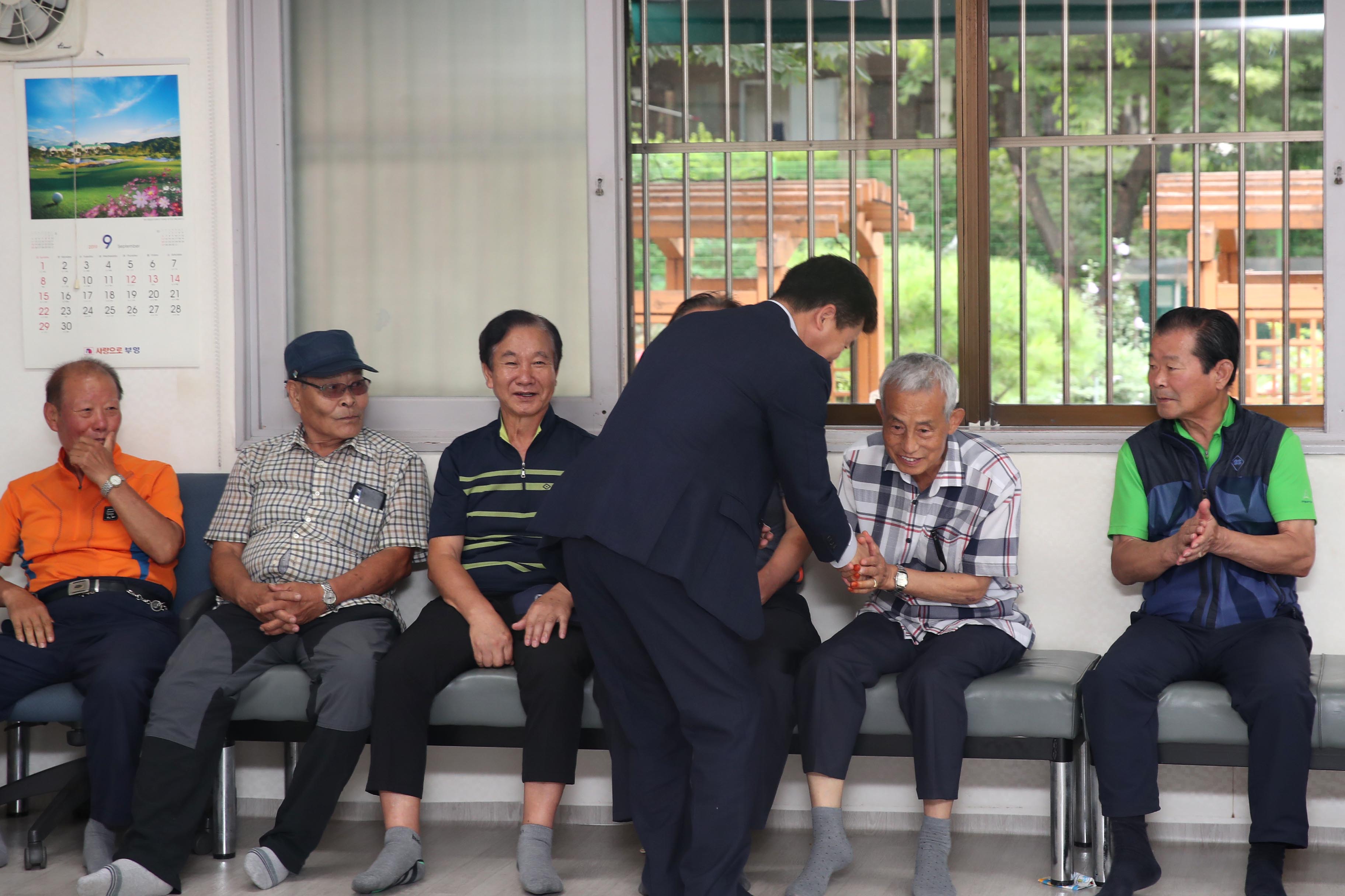 20190909_경로당_방문1.jpg 이미지