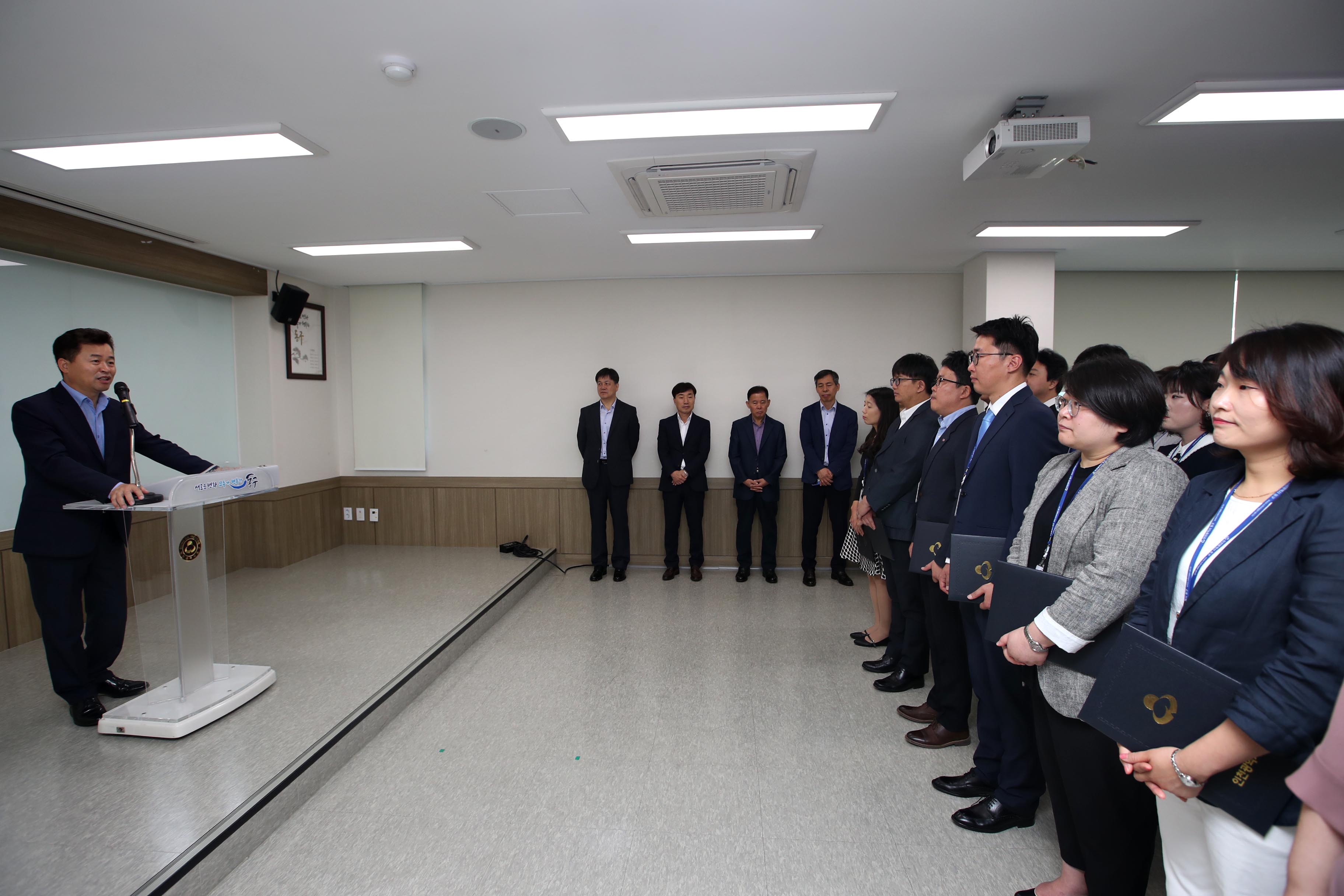 20190927_임용장_수여식4.jpg 이미지