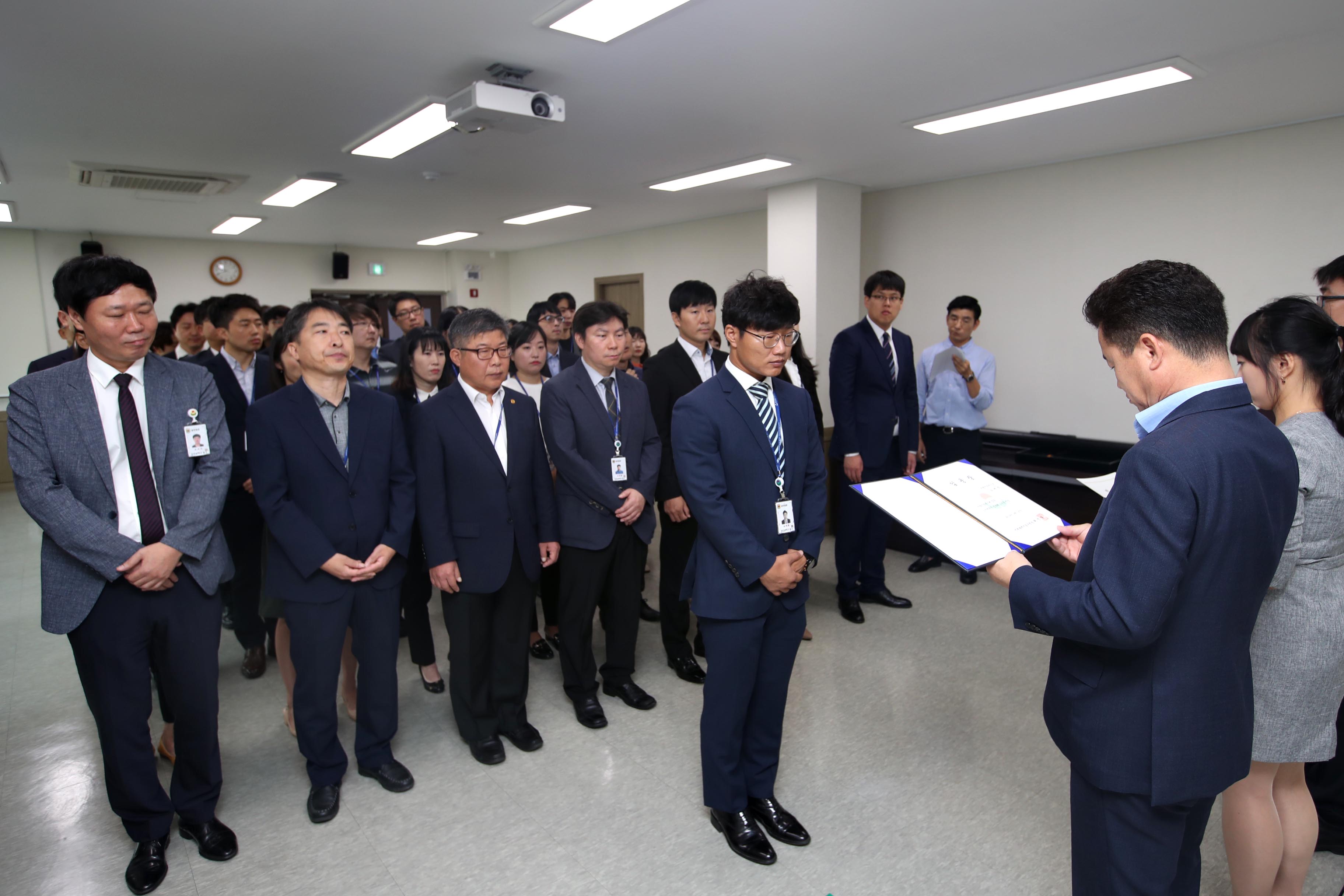 20190927_임용장_수여식6.jpg 이미지