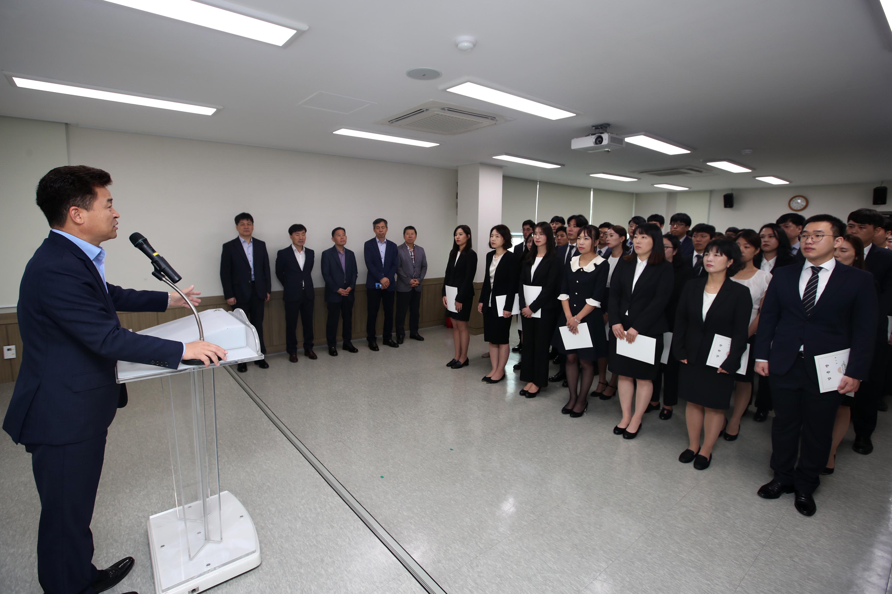 20190927_신규공무원_임용장_수여식3.jpg 이미지