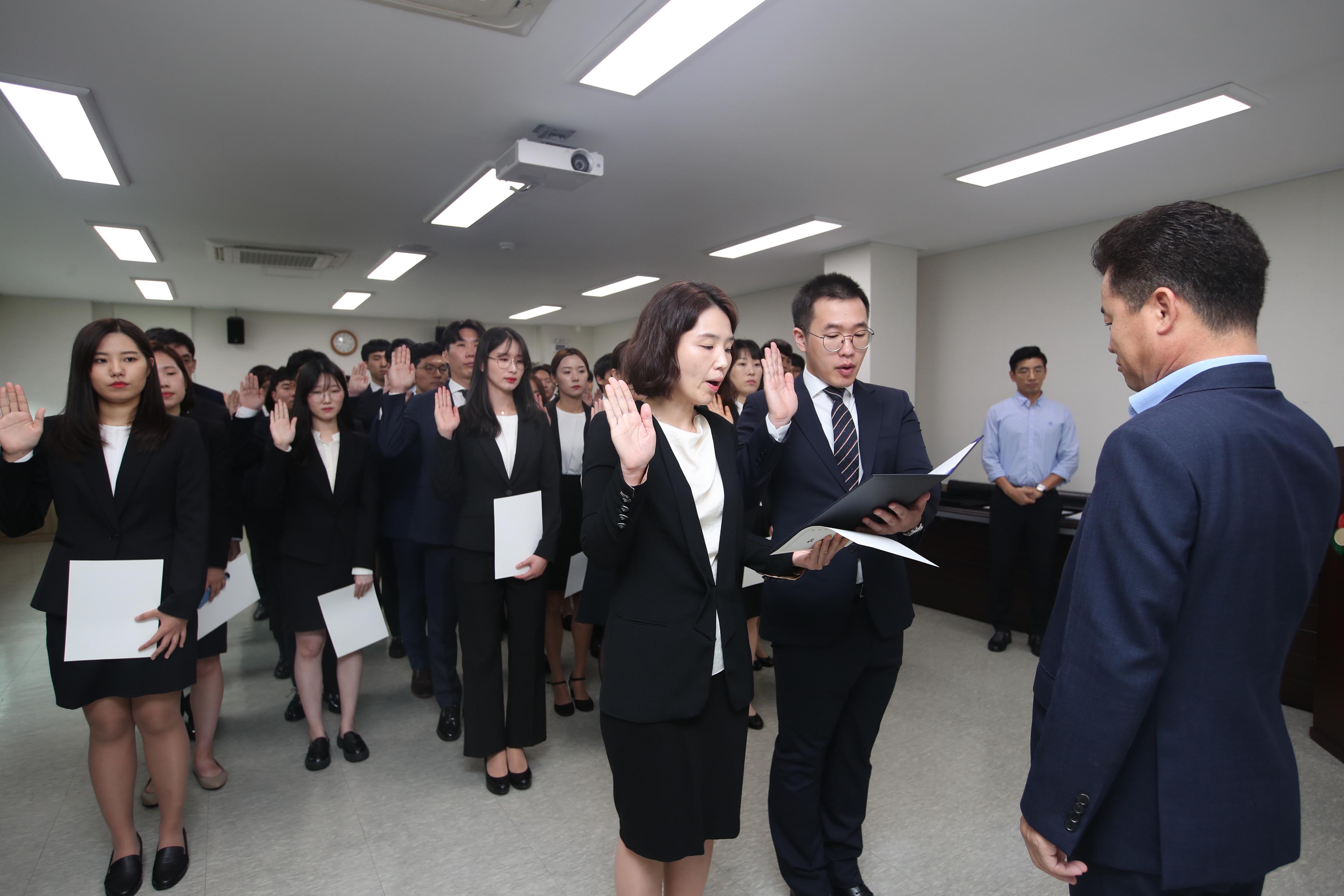 20190927_신규공무원_임용장_수여식5.jpg 이미지