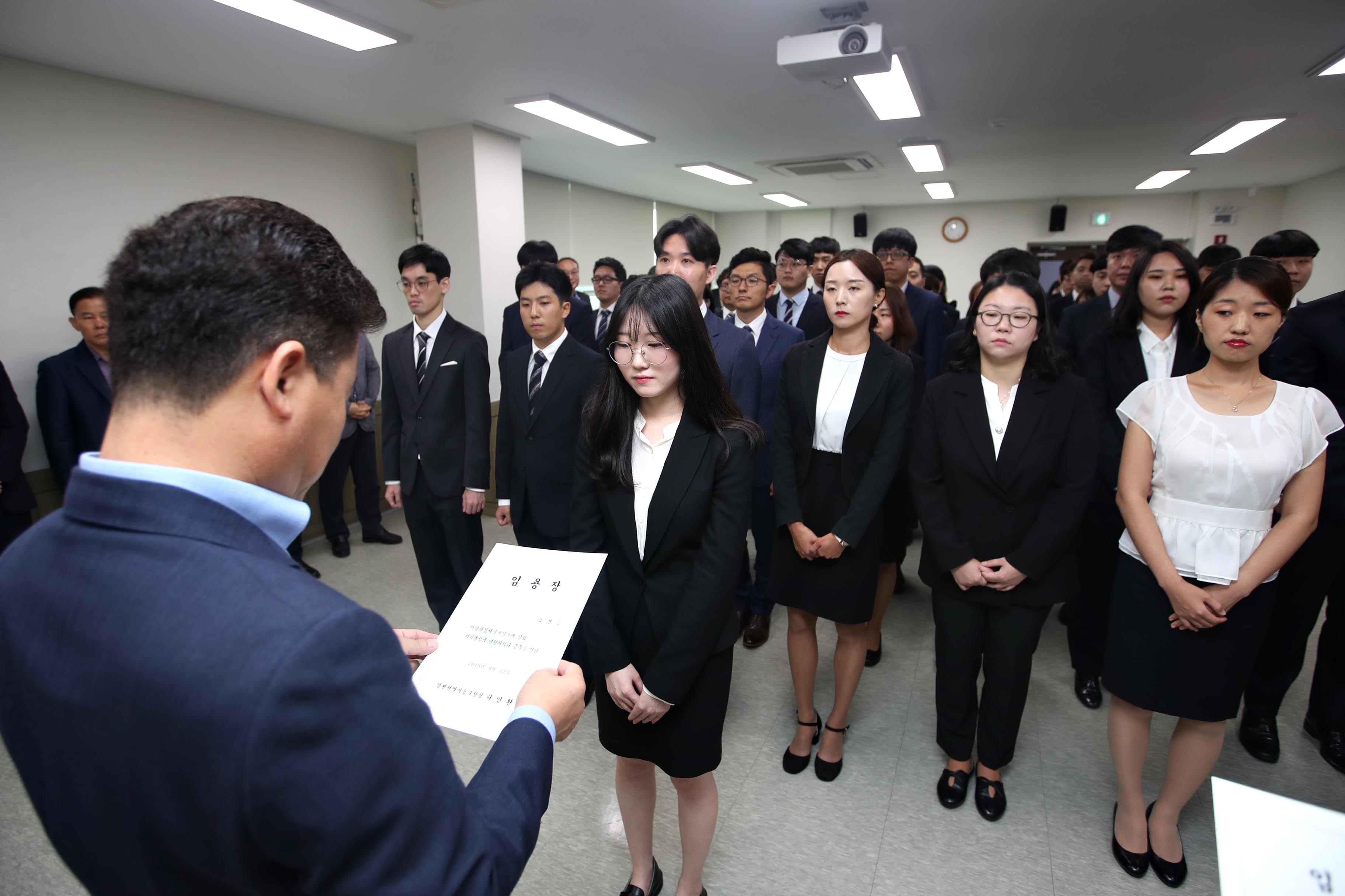 20190927_신규공무원_임용장_수여식7.jpg 이미지