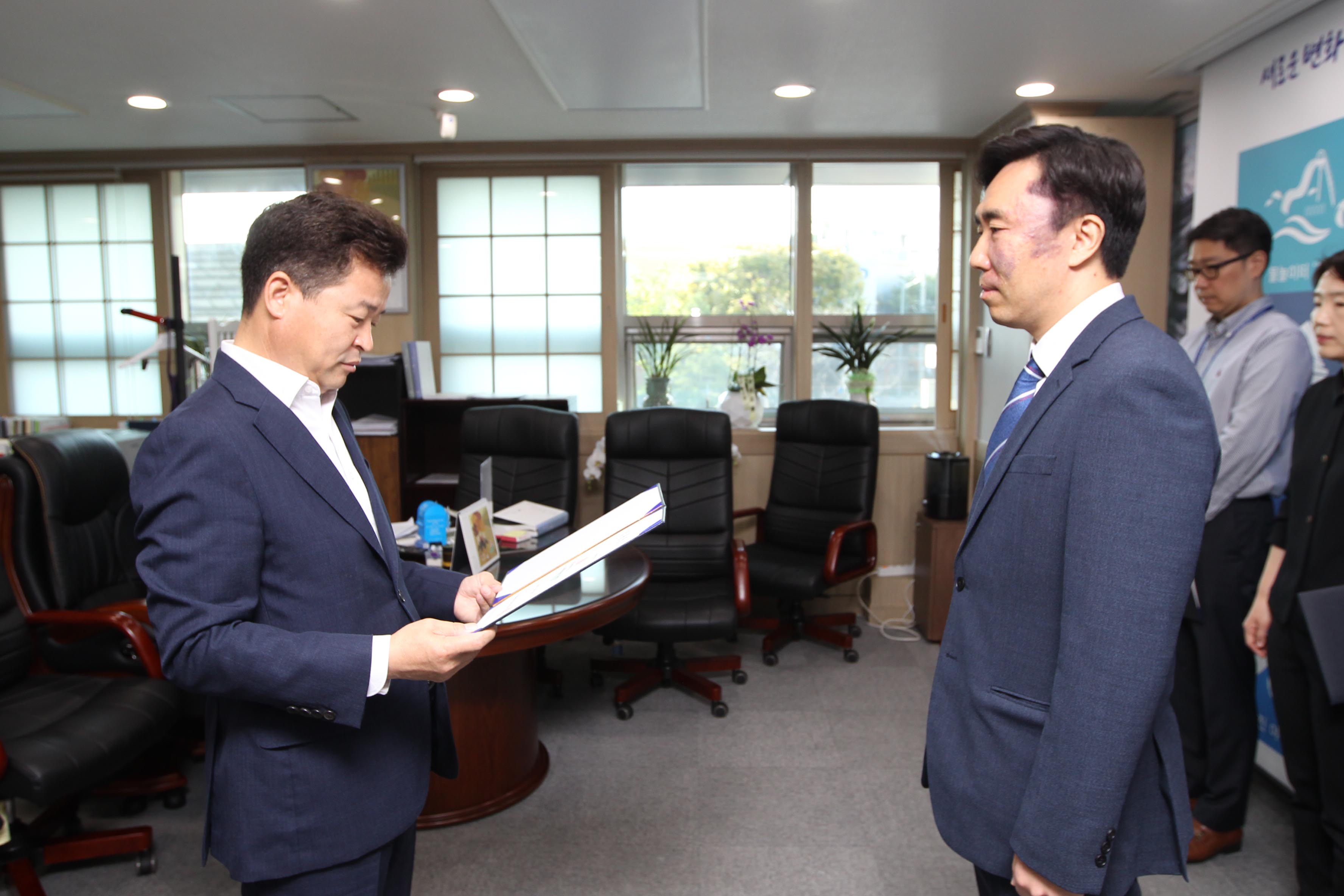 20191025_임용장_수여식4.jpg 이미지
