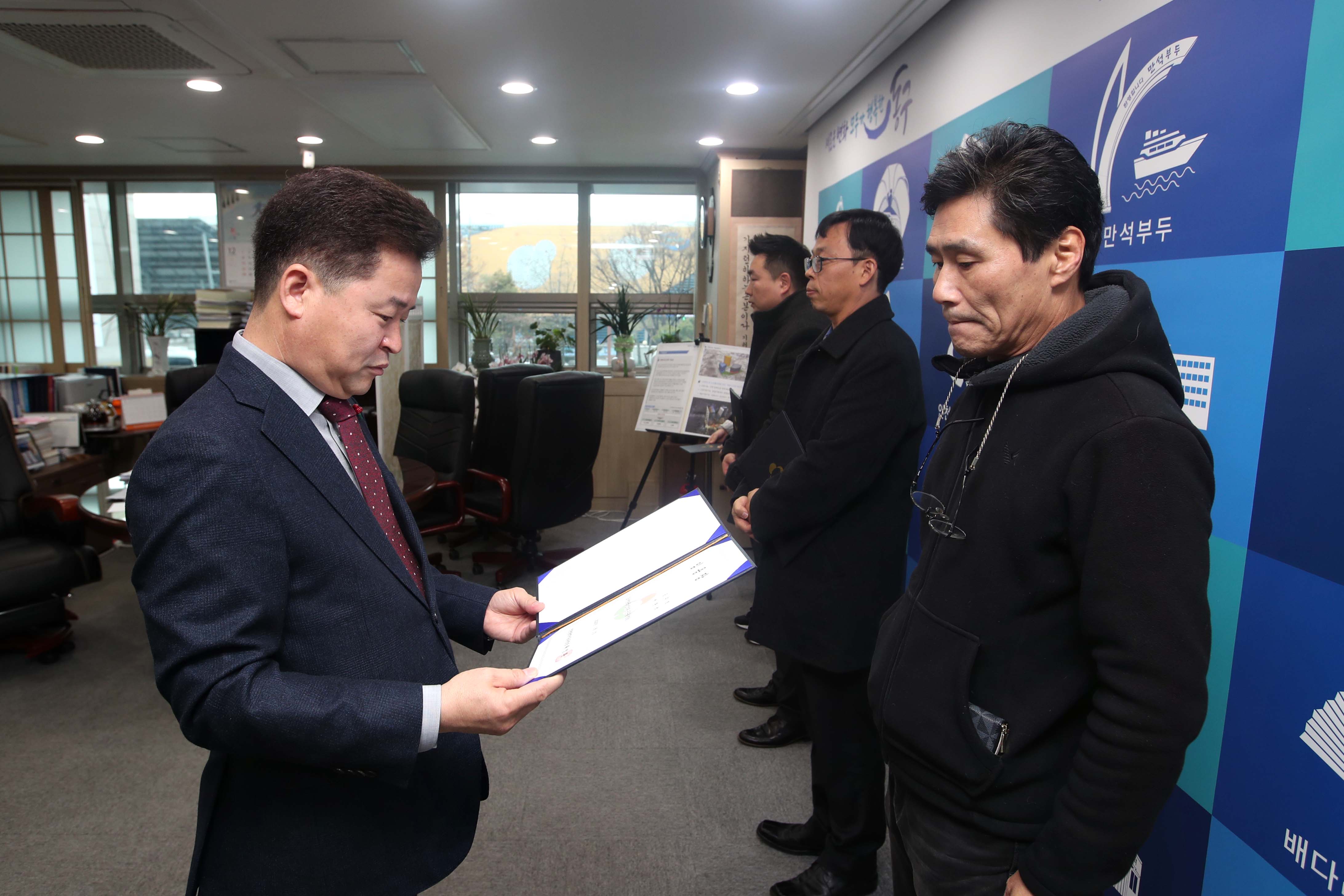 20191230_공무직_임용장_수여식2.jpg 이미지