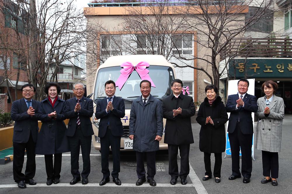 노인복지관 셔틀버스 시승식 사진