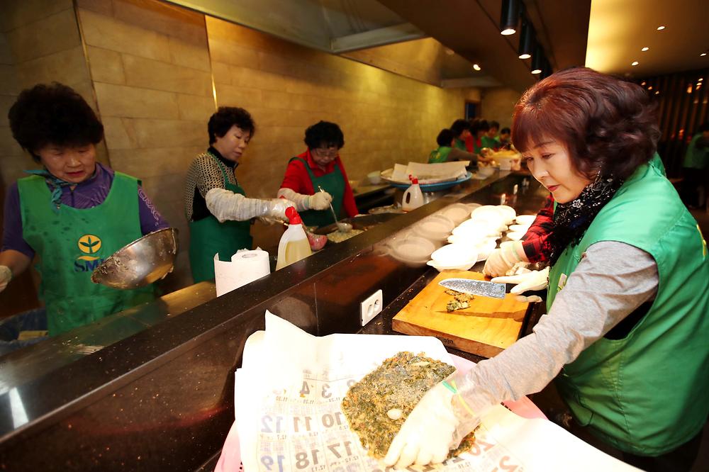 동구새마을회 사랑의 바자회 사진