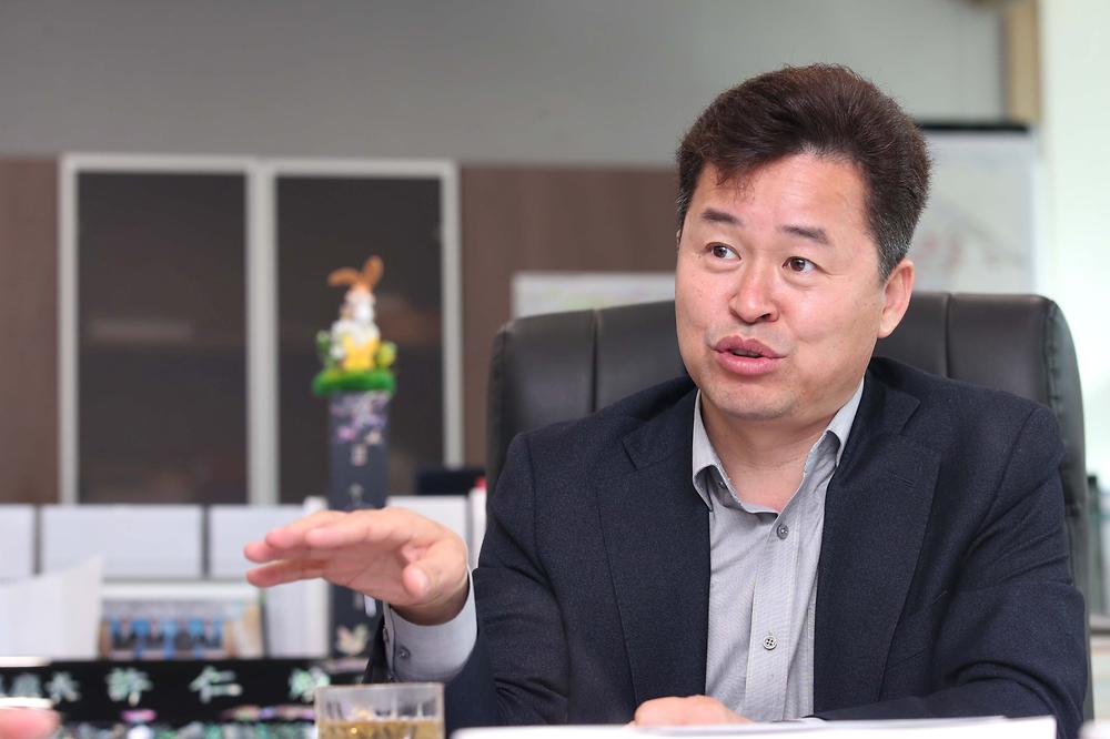 언론사 인터뷰 사진